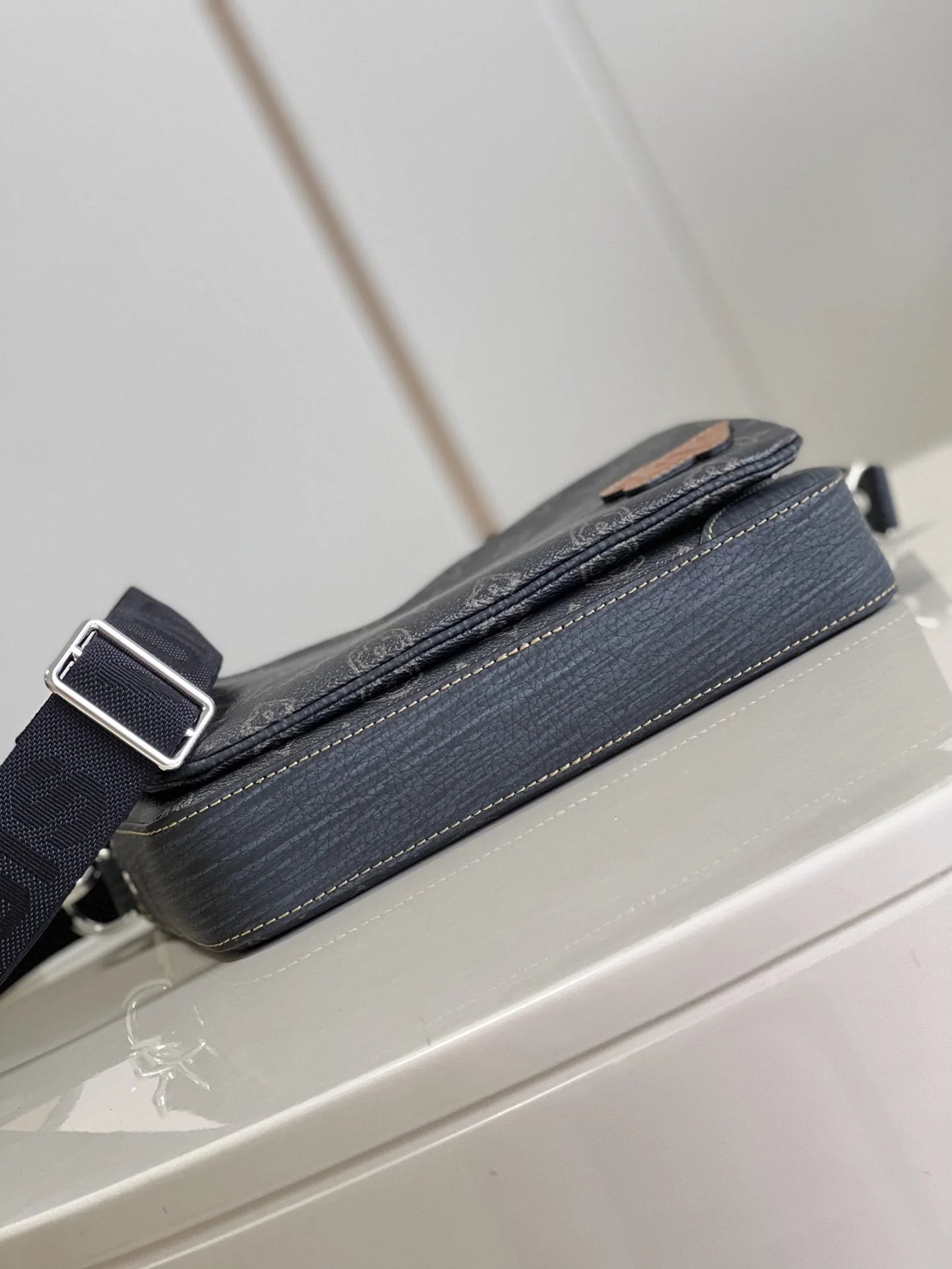 LV BAG M