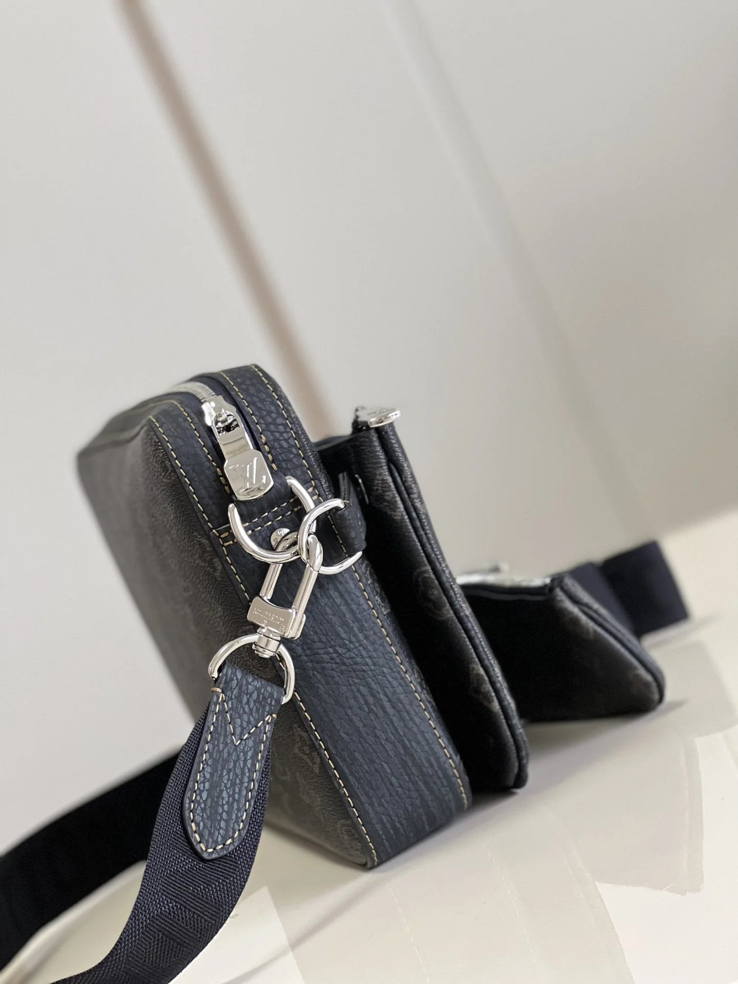 LV BAG M