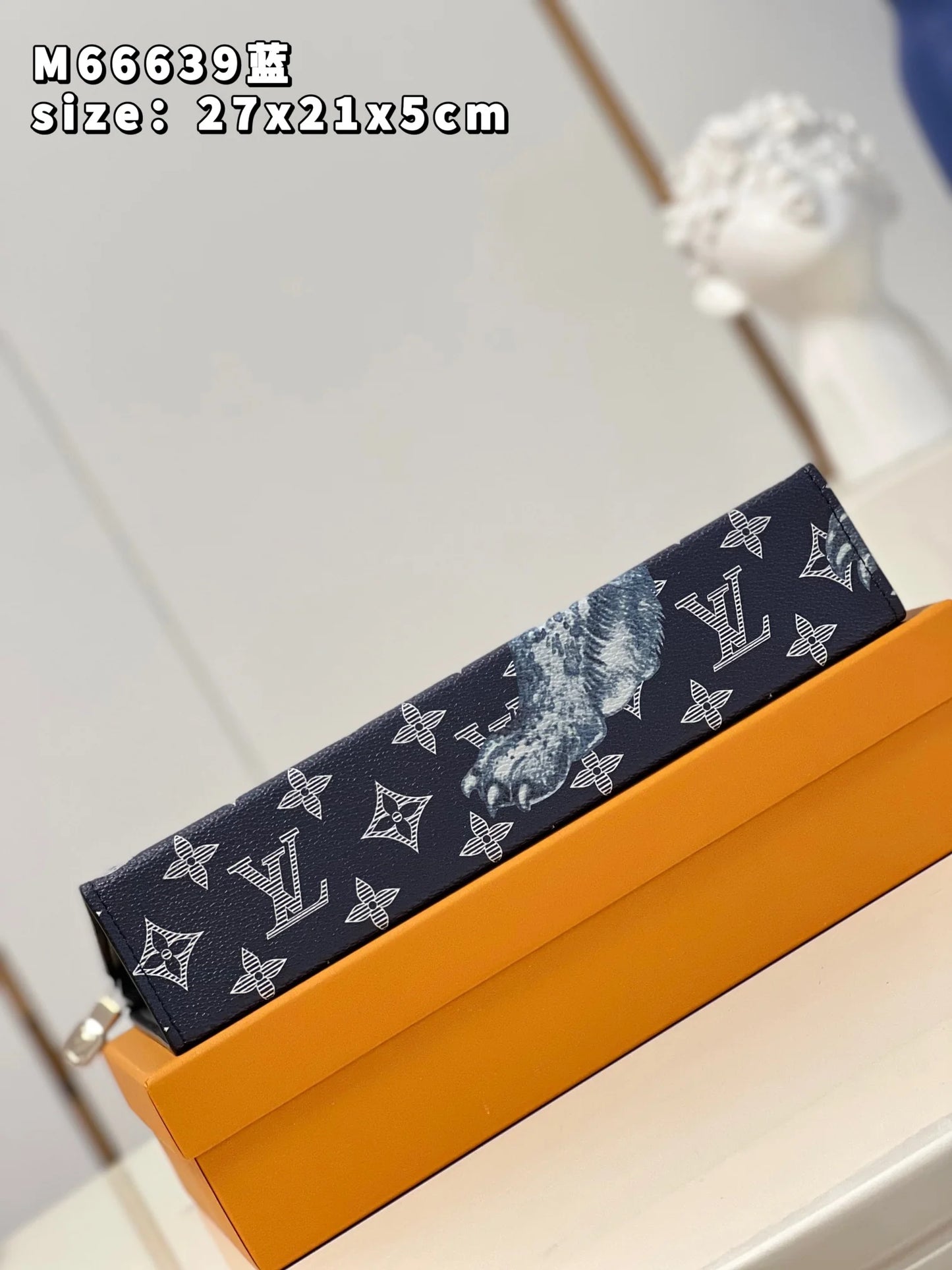 LV BAG M