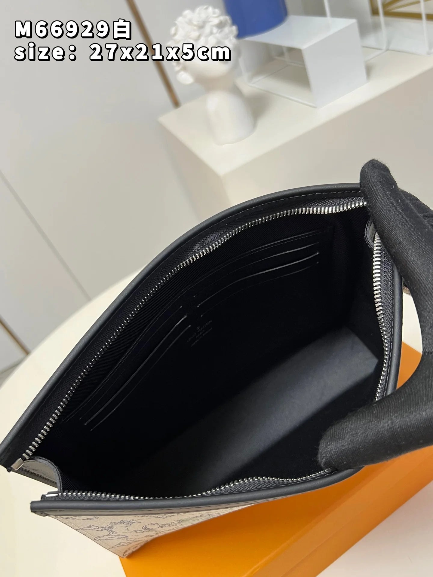 LV BAG M