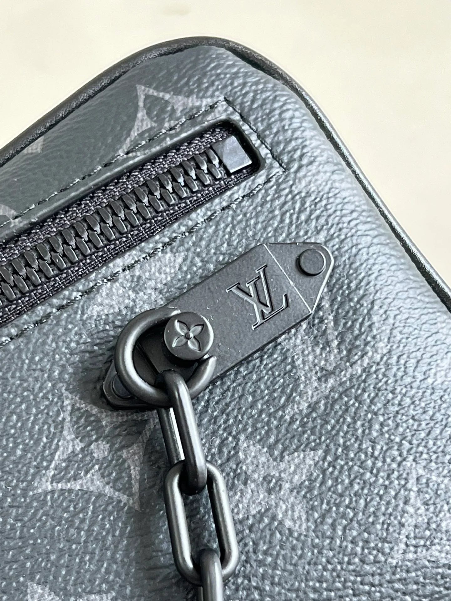LV BAG M