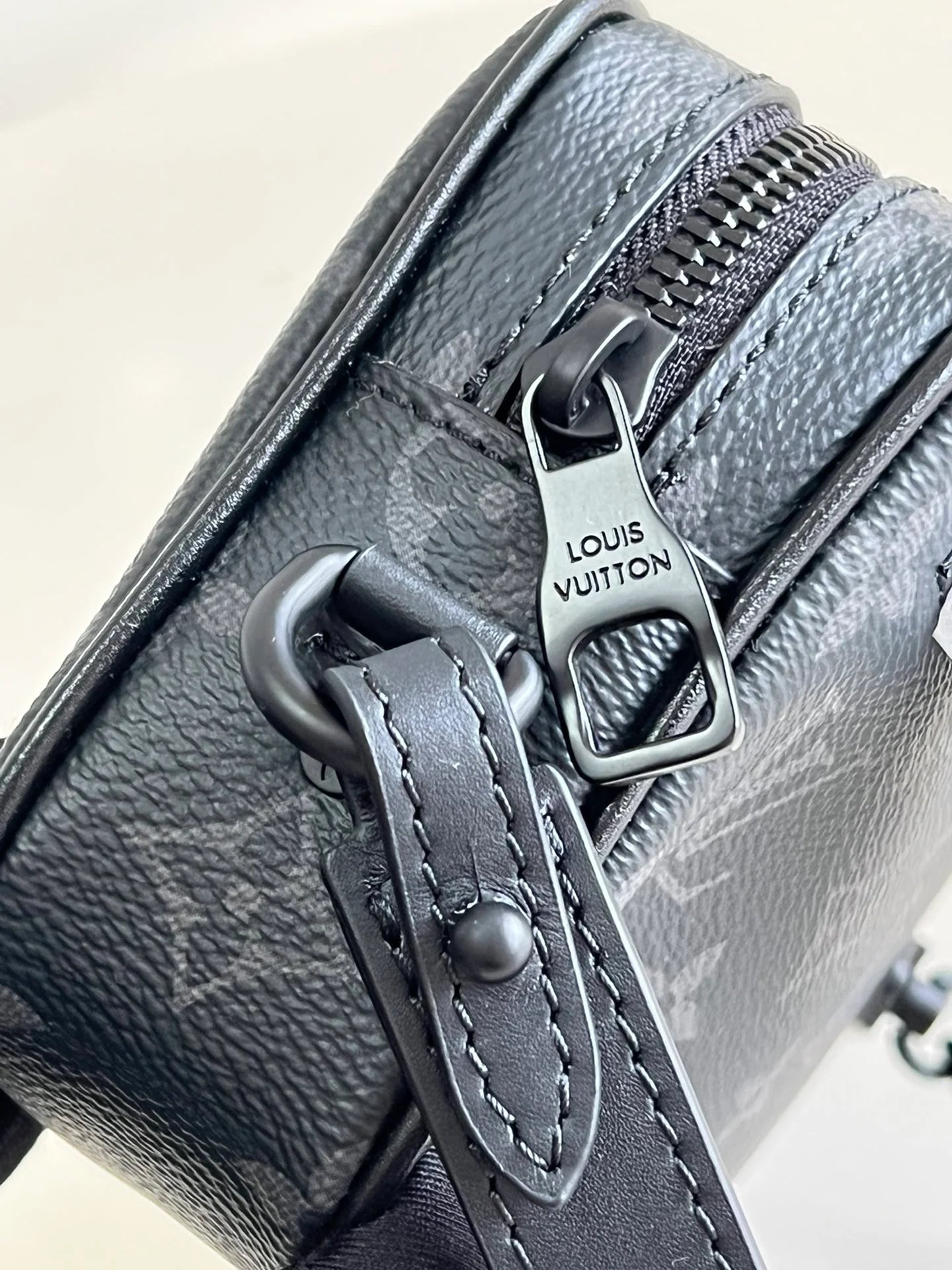 LV BAG M