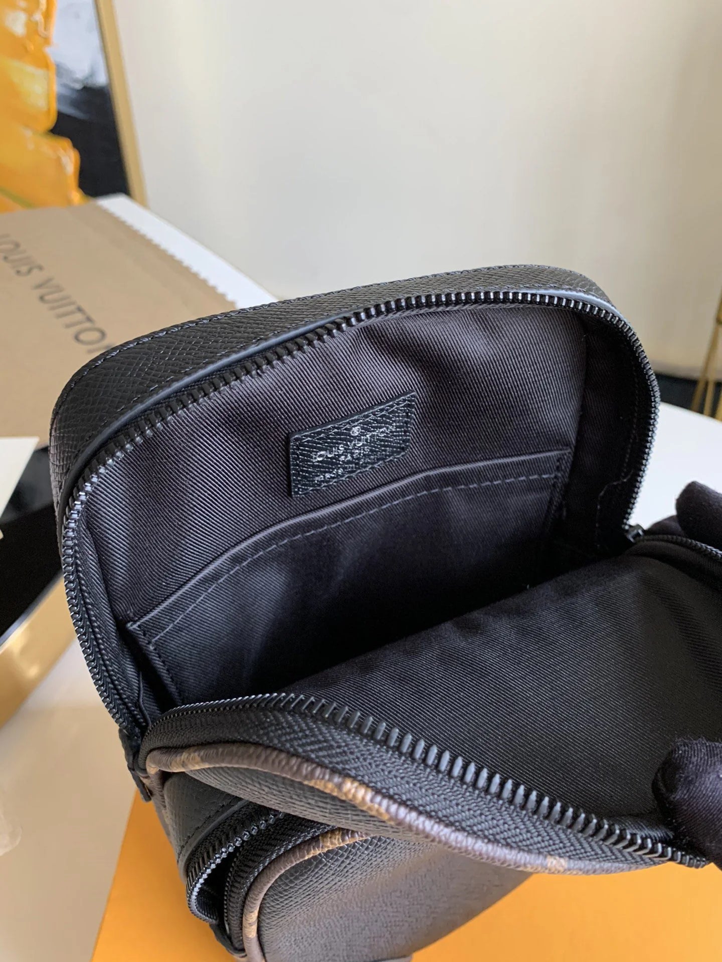 LV BAG M68686