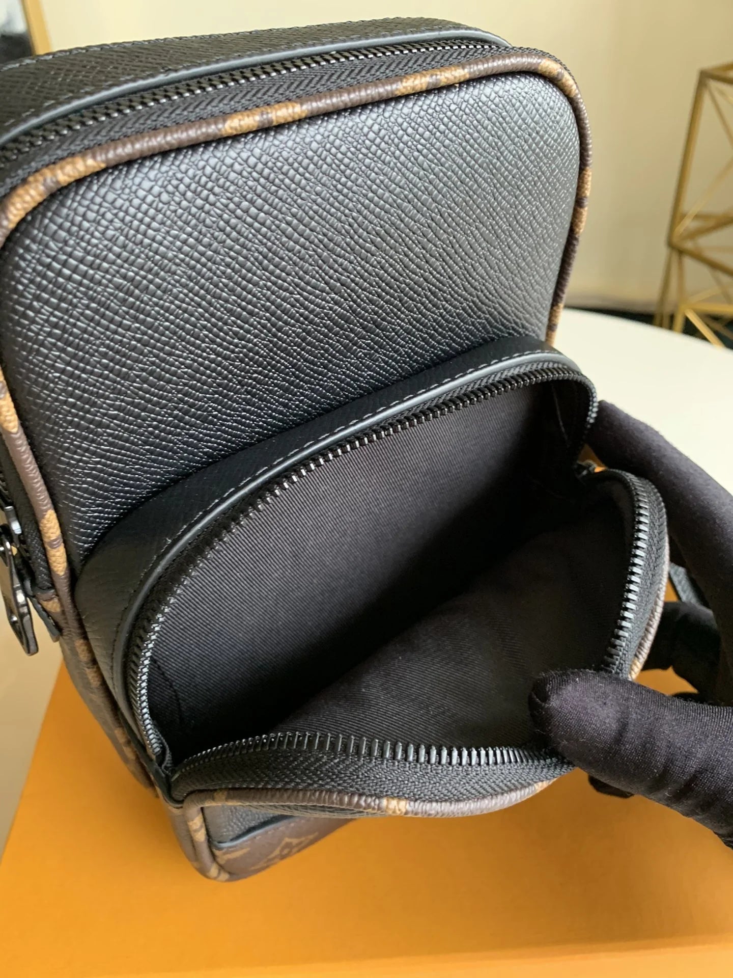 LV BAG M68686