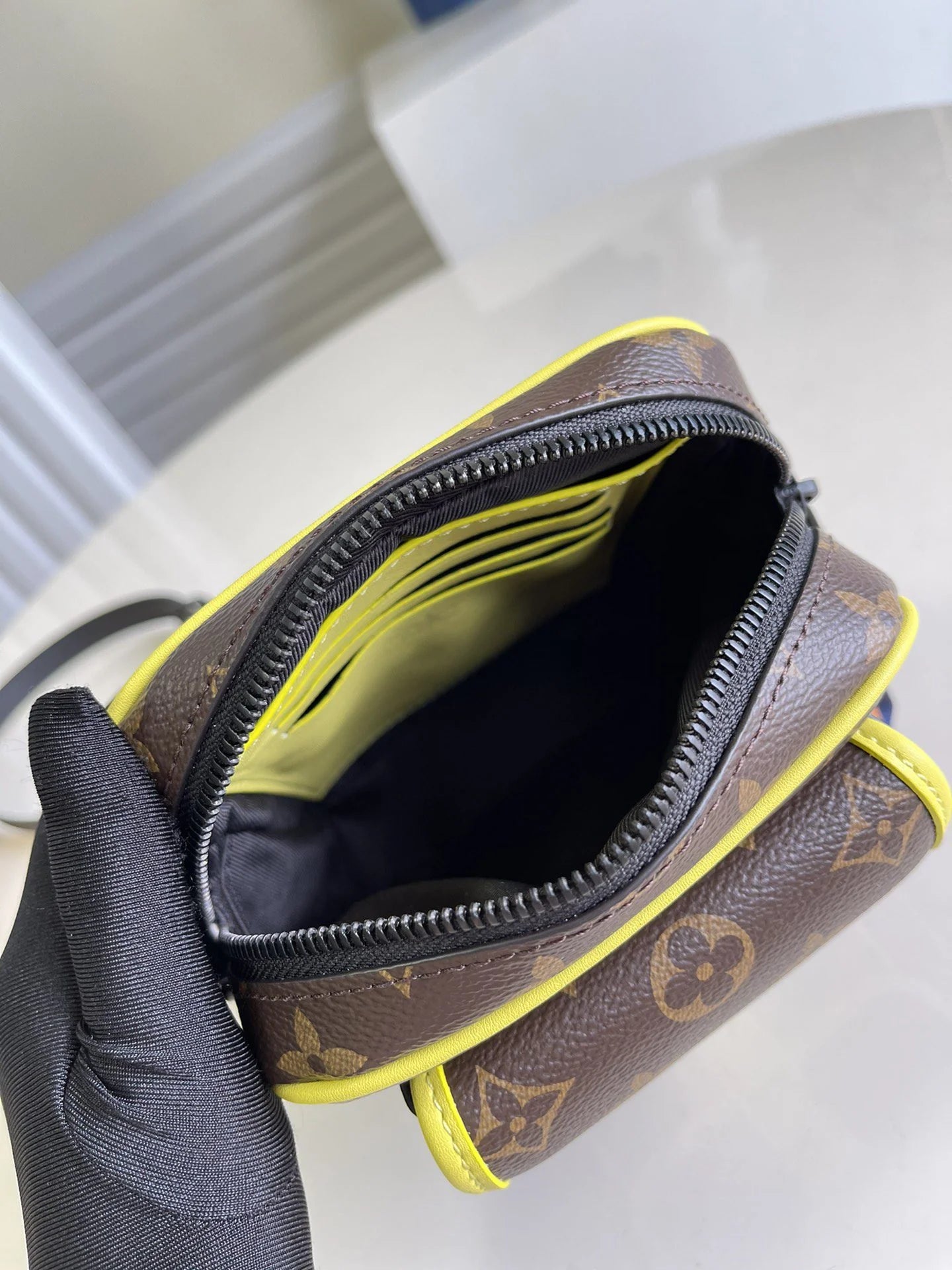 LV BAG M69404