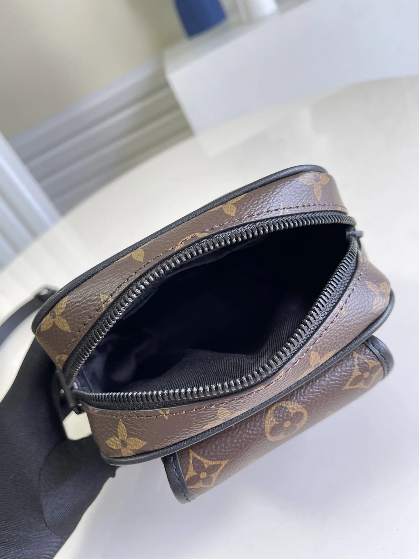 LV BAG M69404