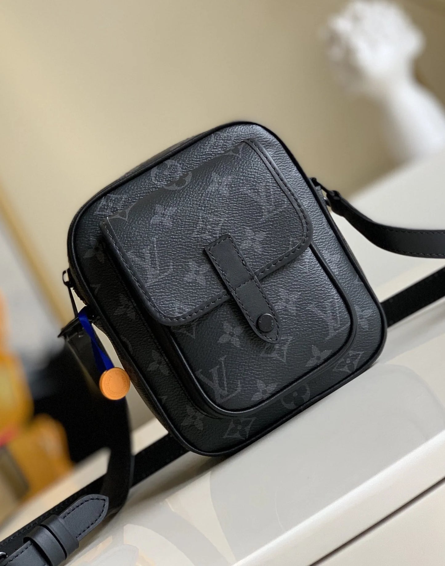 LV BAG M