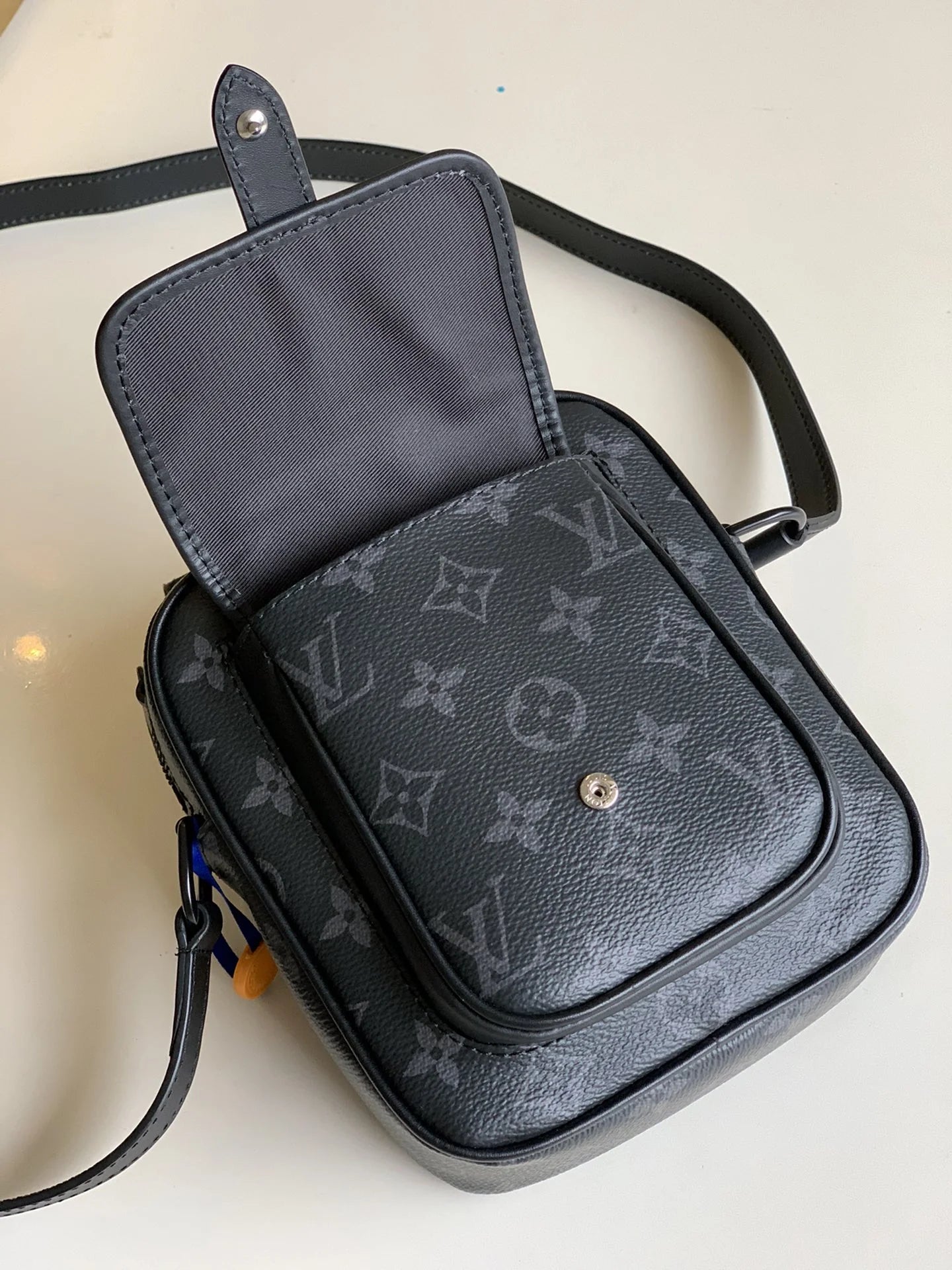 LV BAG M