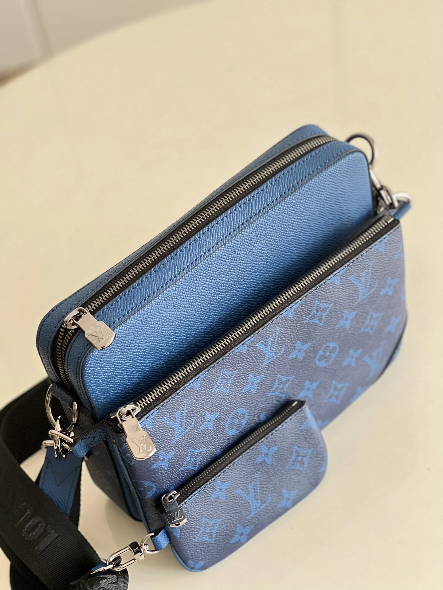 LV BAG M69443