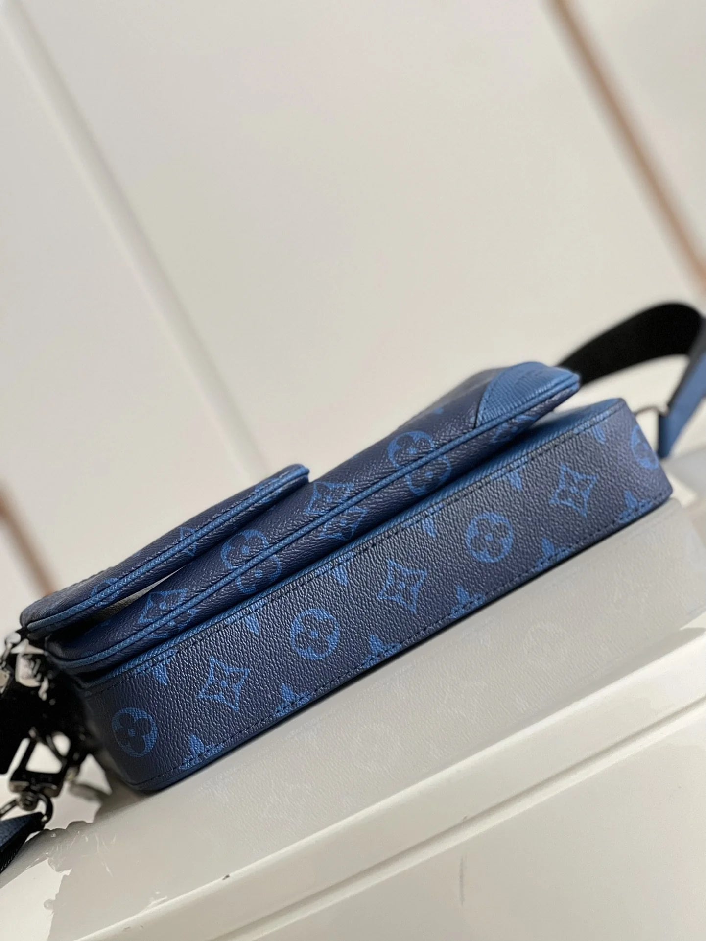 LV BAG M69443
