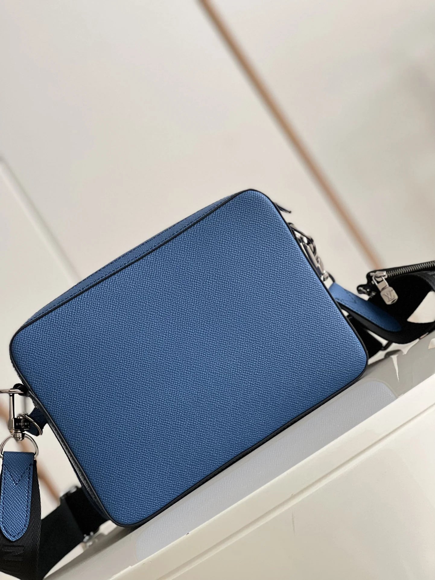 LV BAG M69443