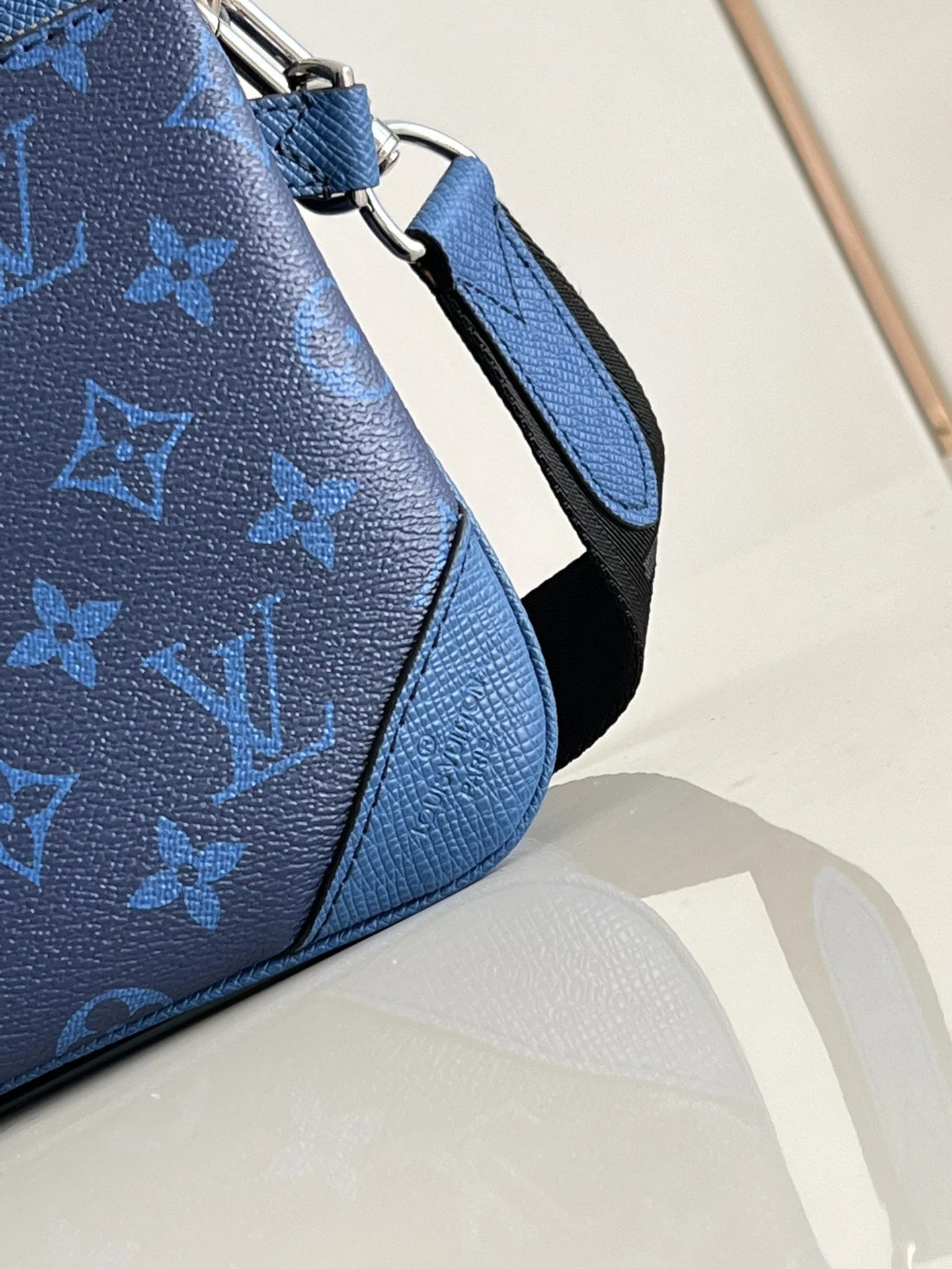 LV BAG M69443