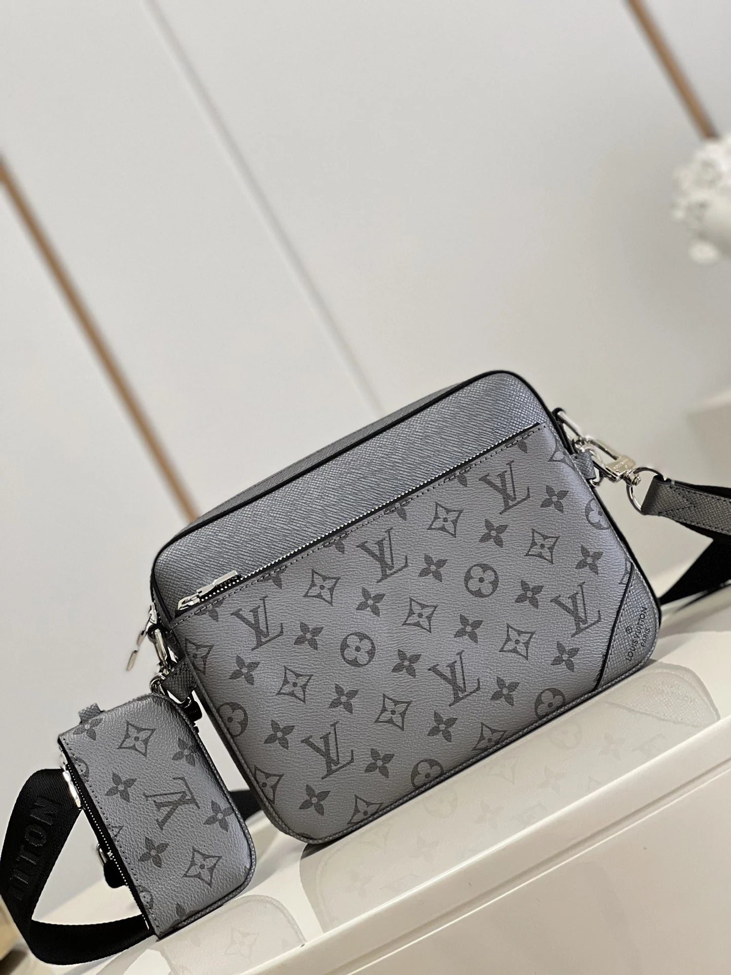 LV BAG M69443