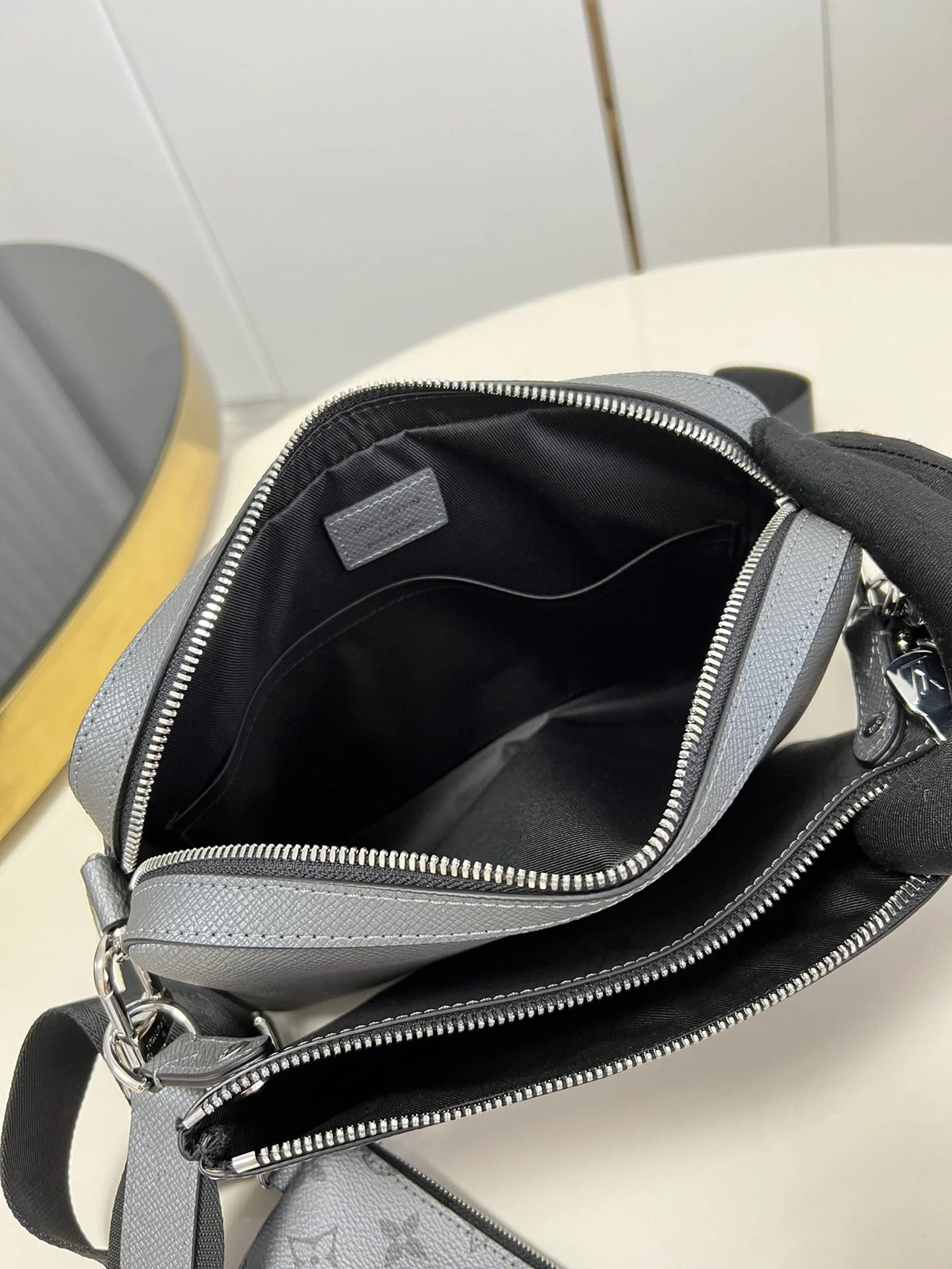 LV BAG M69443