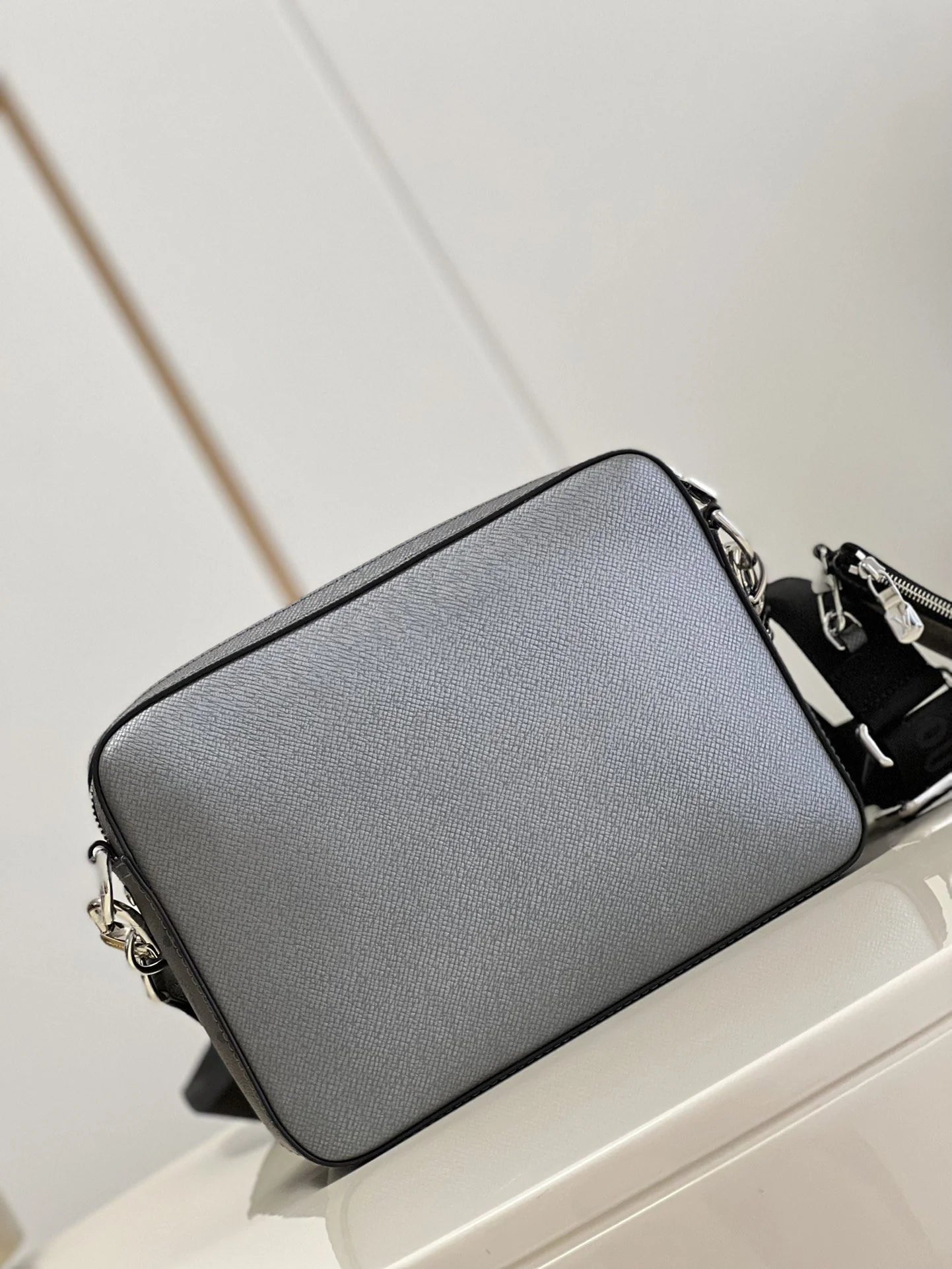 LV BAG M69443