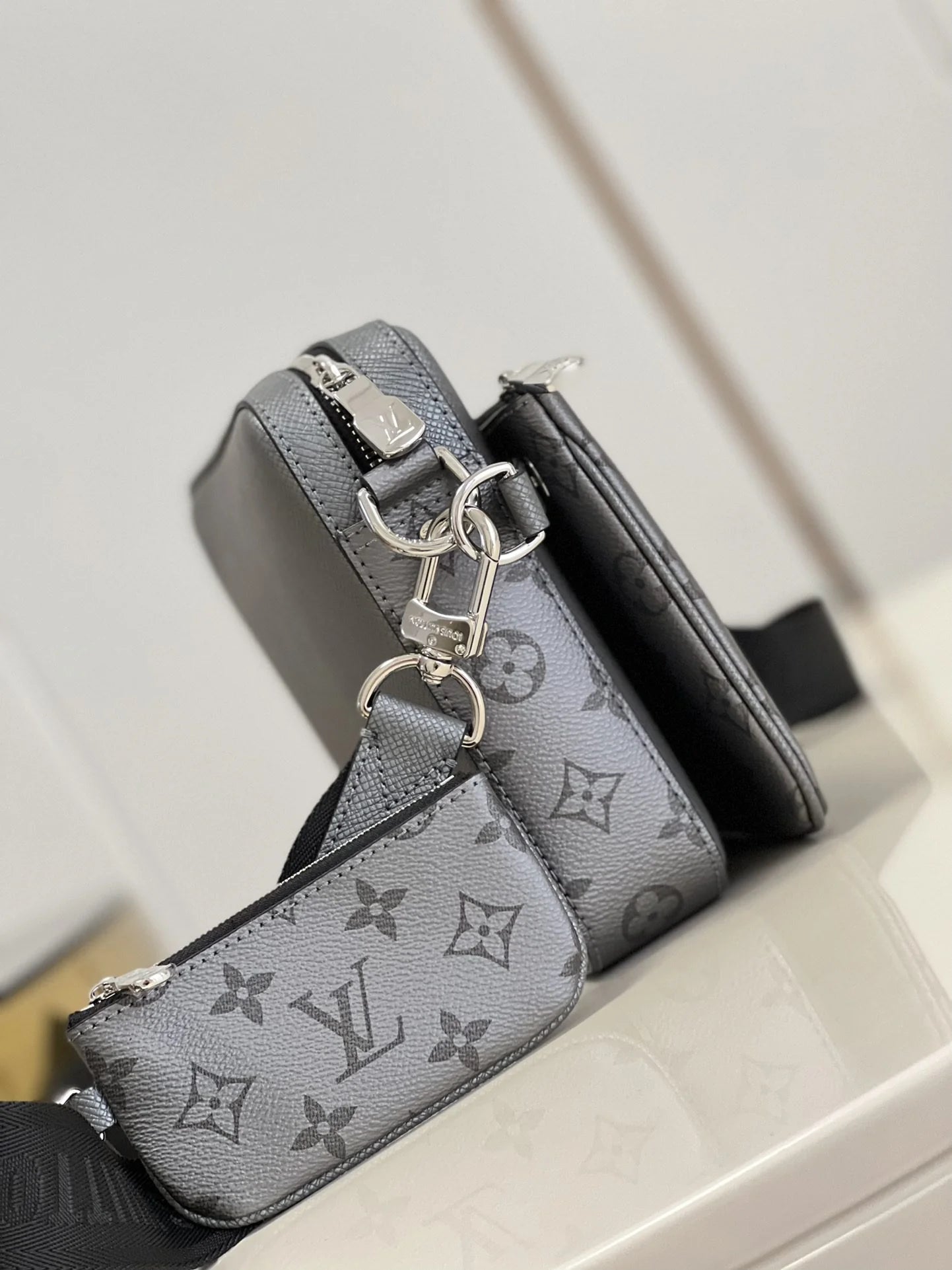 LV BAG M69443
