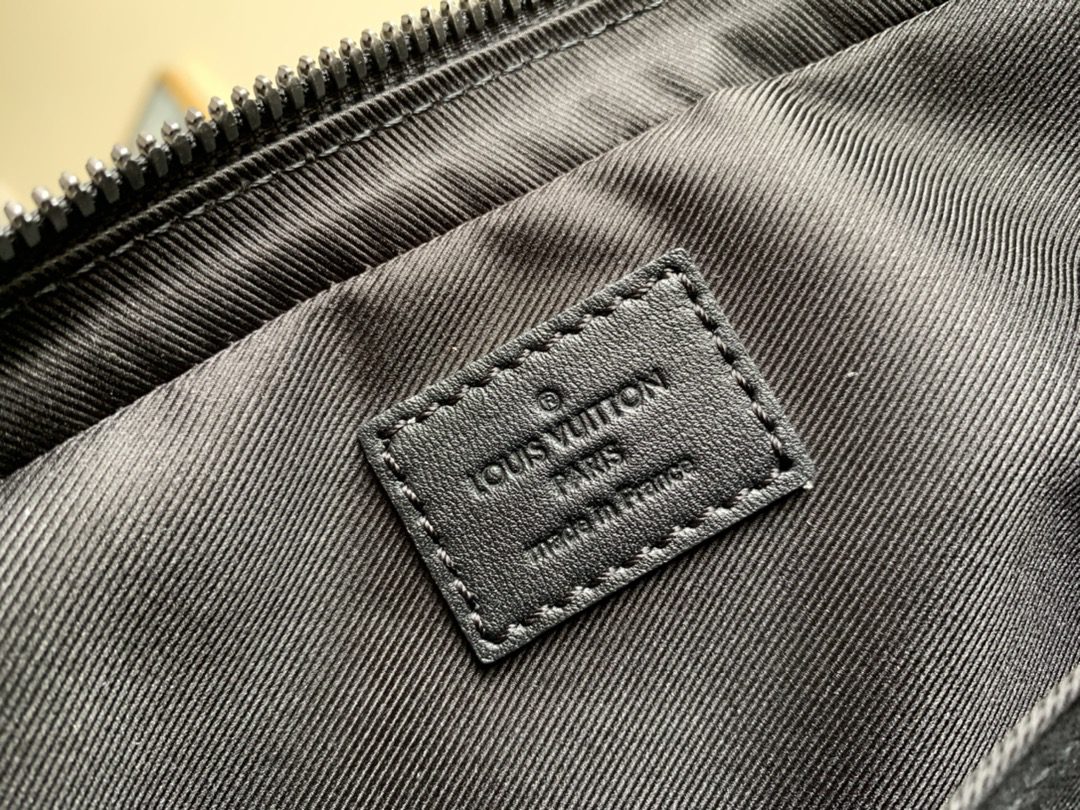 LV BAG M