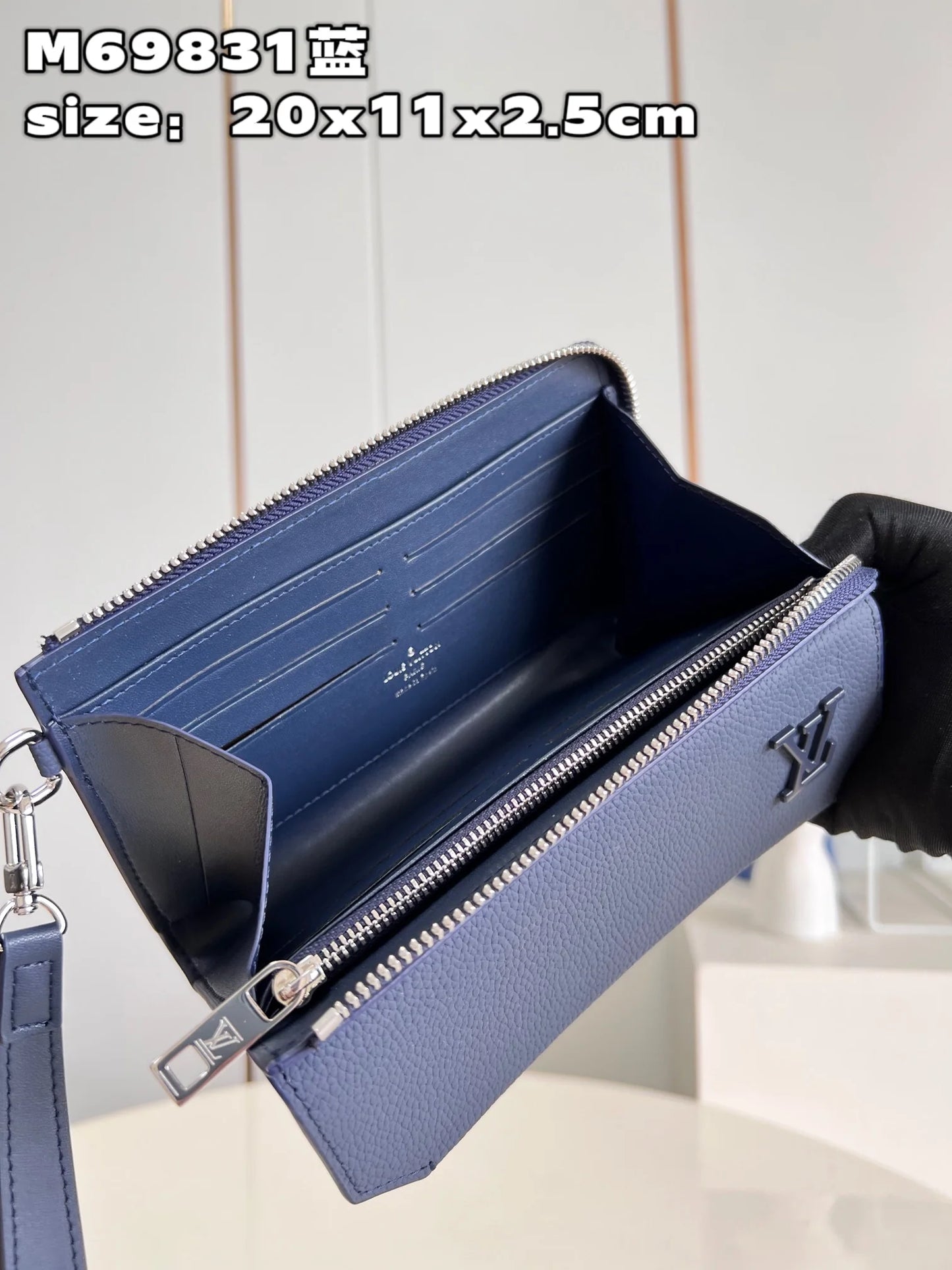 LV BAG M