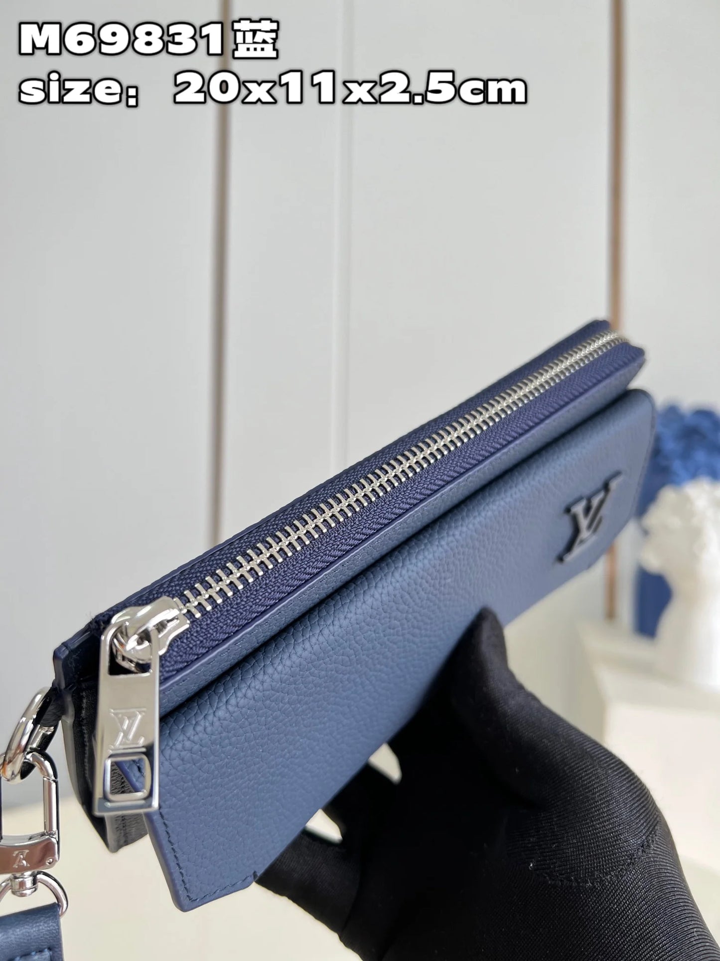 LV BAG M