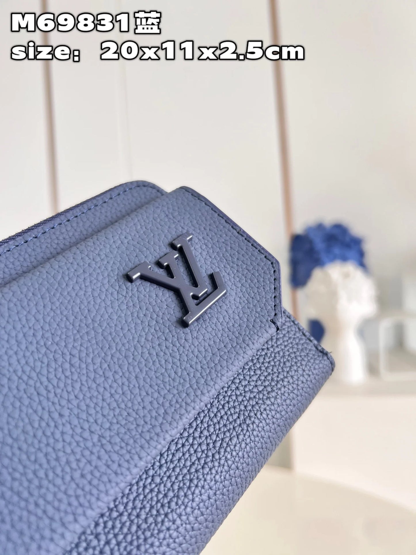 LV BAG M