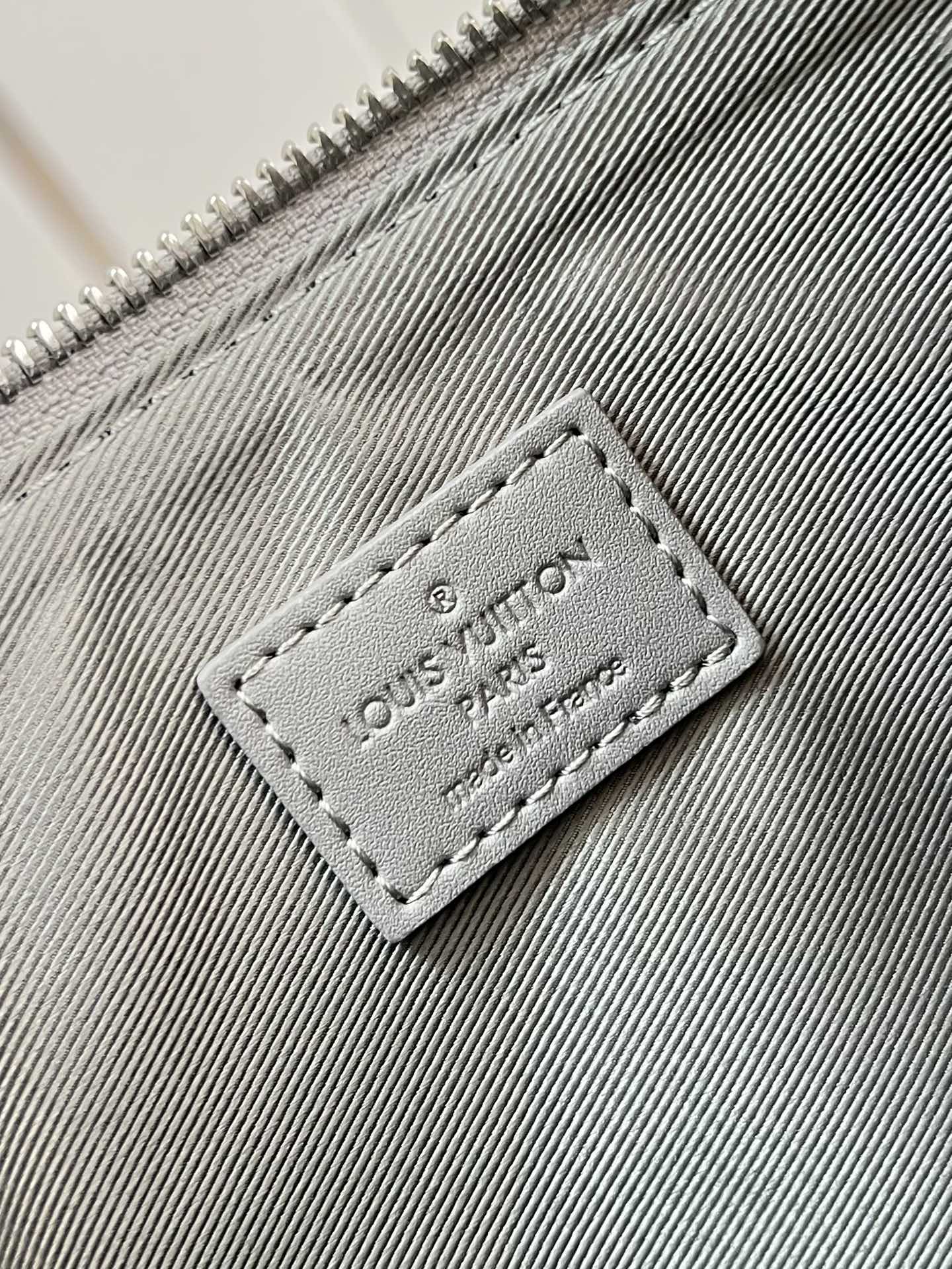 LV BAG M