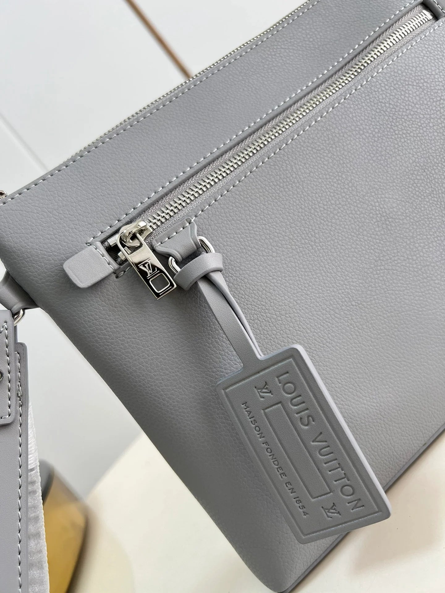 LV BAG M