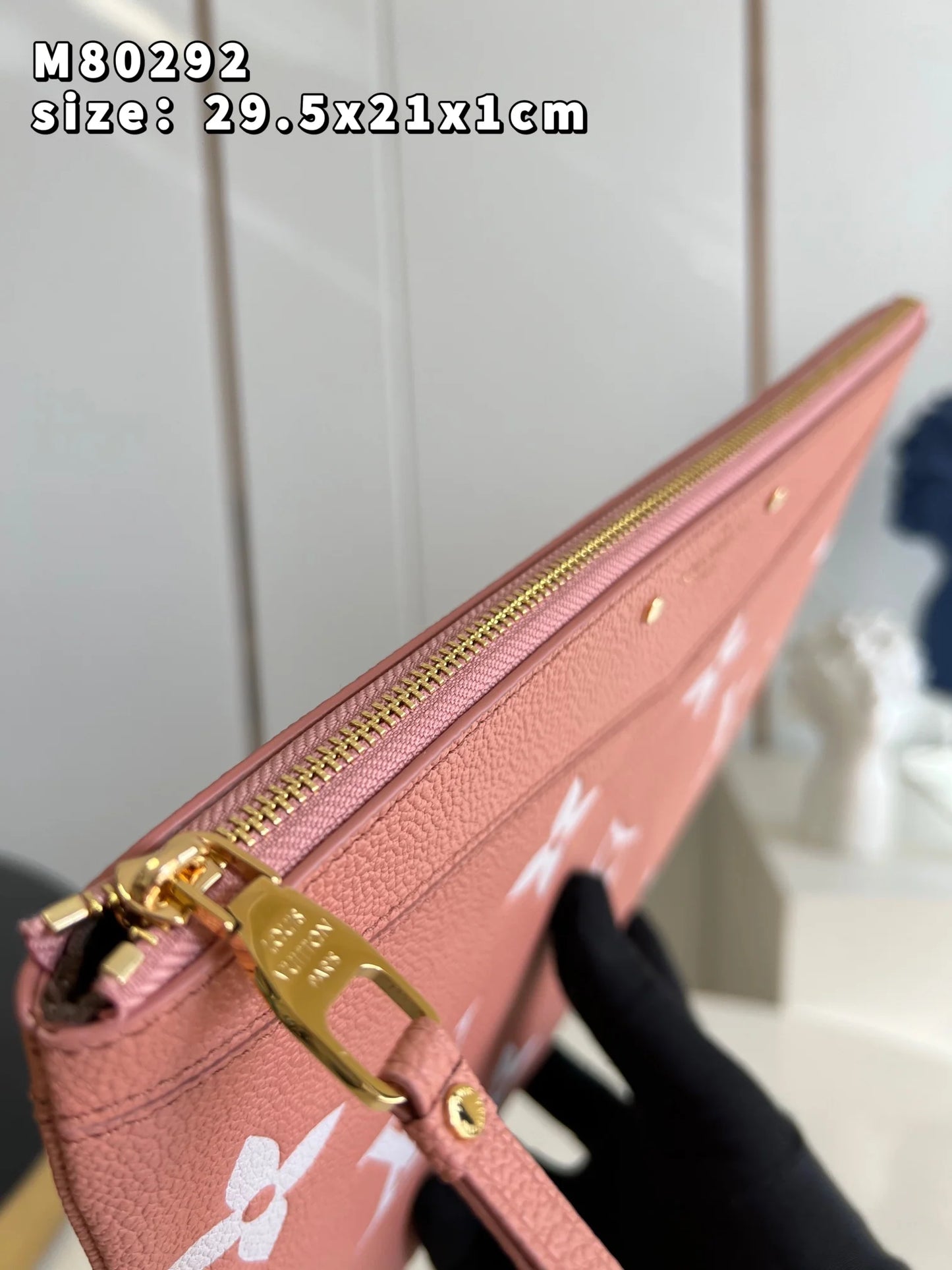 LV BAG M