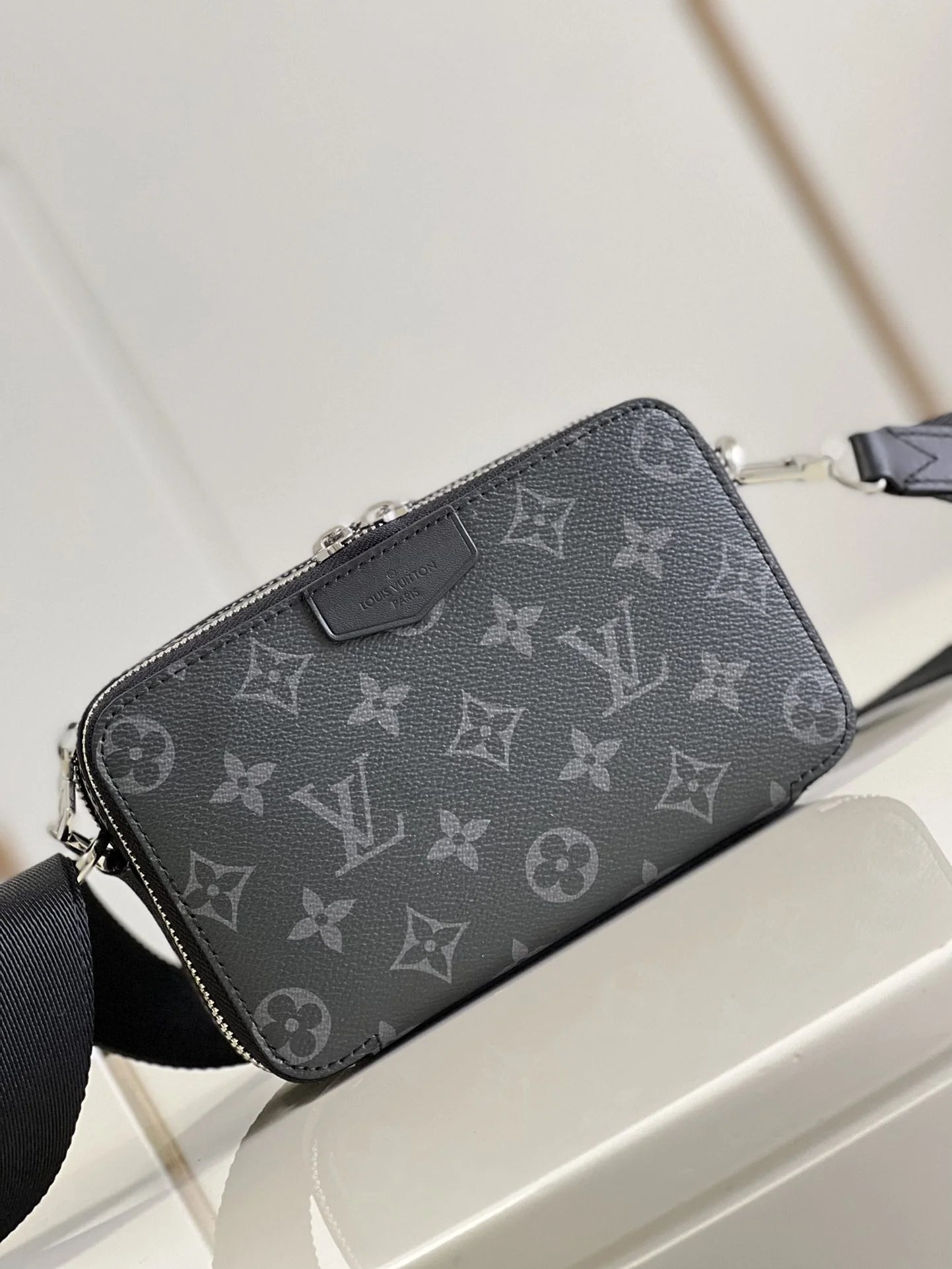 LV BAG M