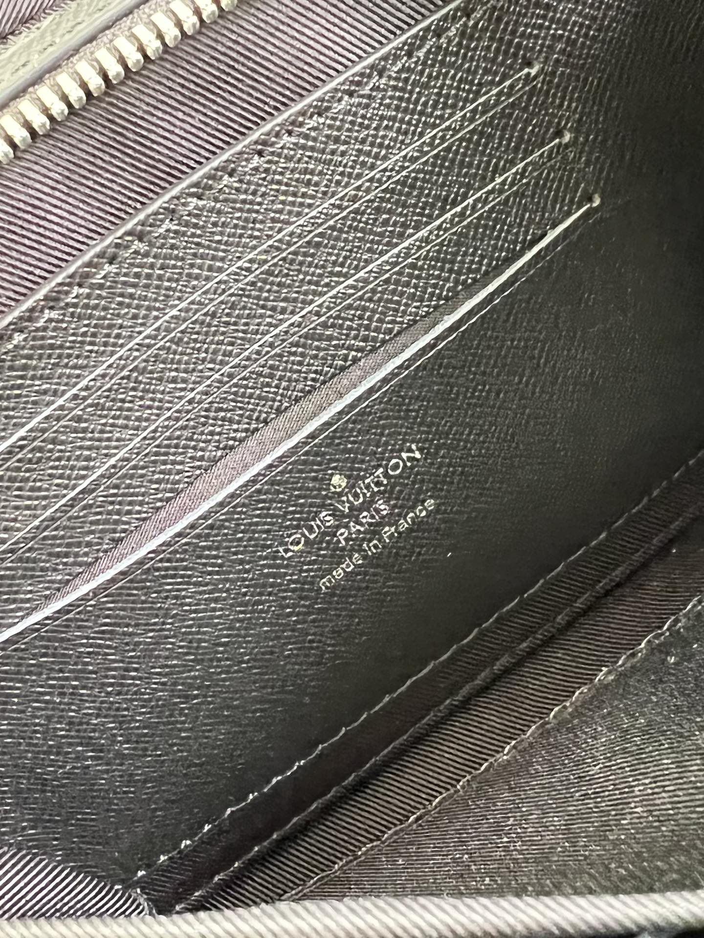 LV BAG M