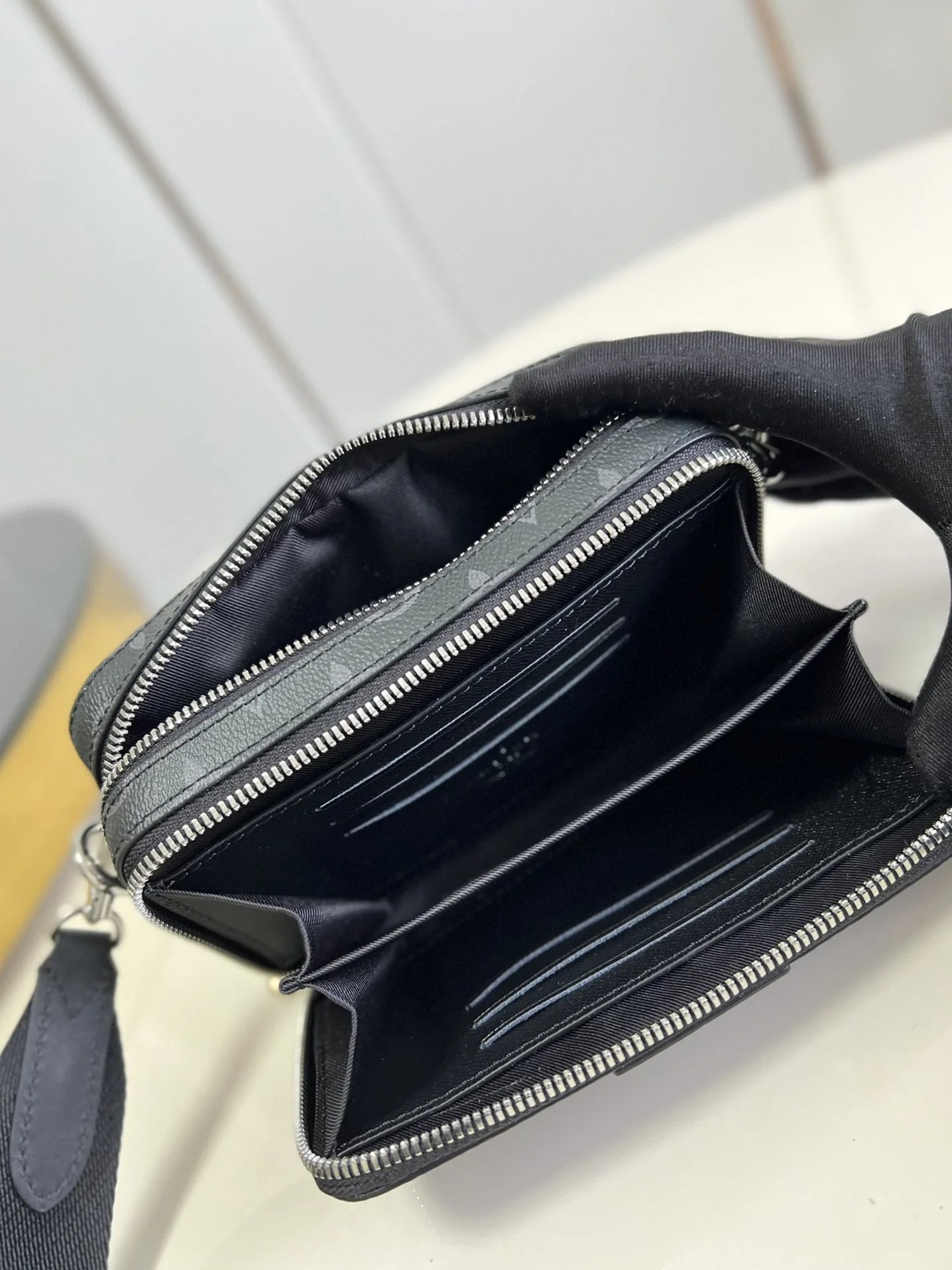 LV BAG M