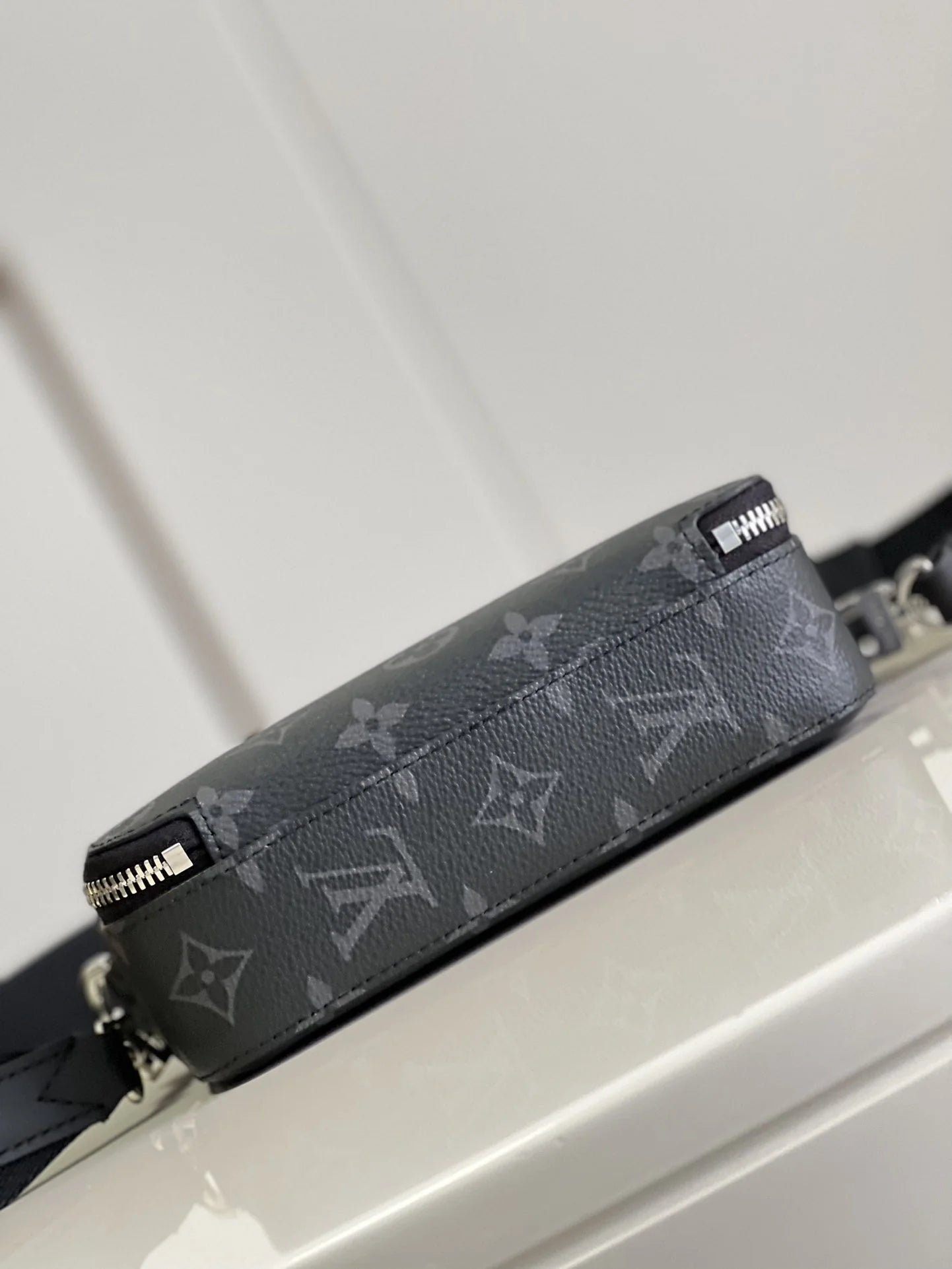 LV BAG M