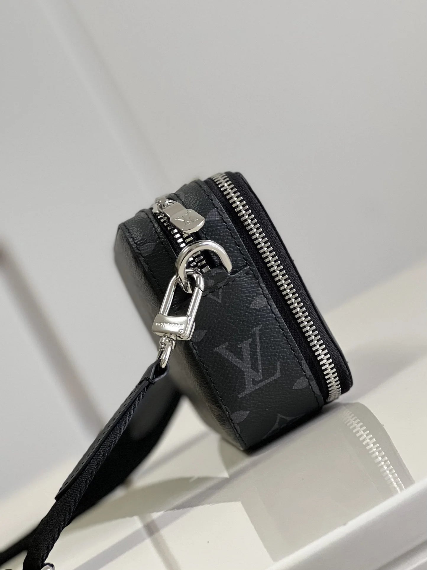 LV BAG M