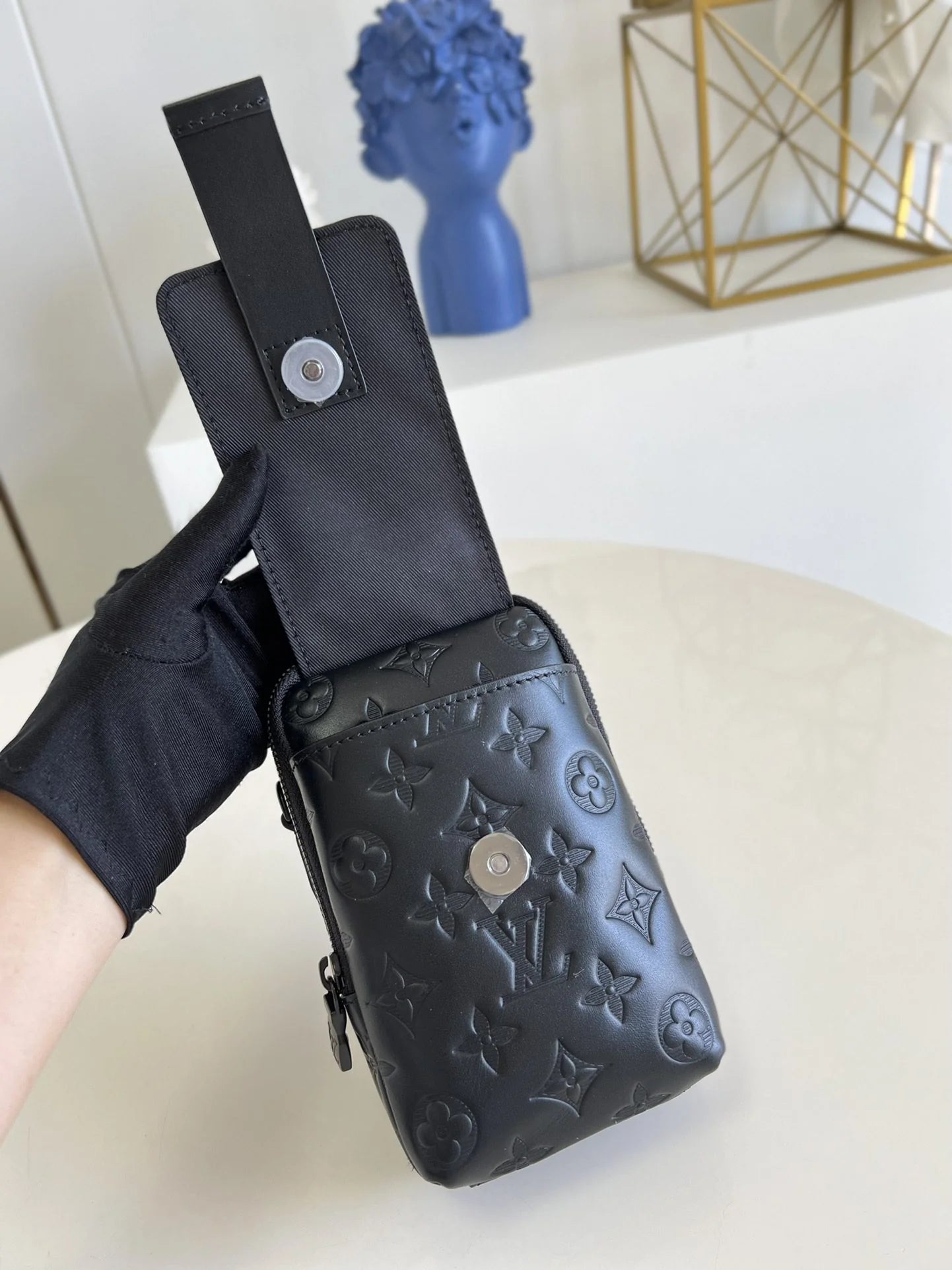 LV BAG M