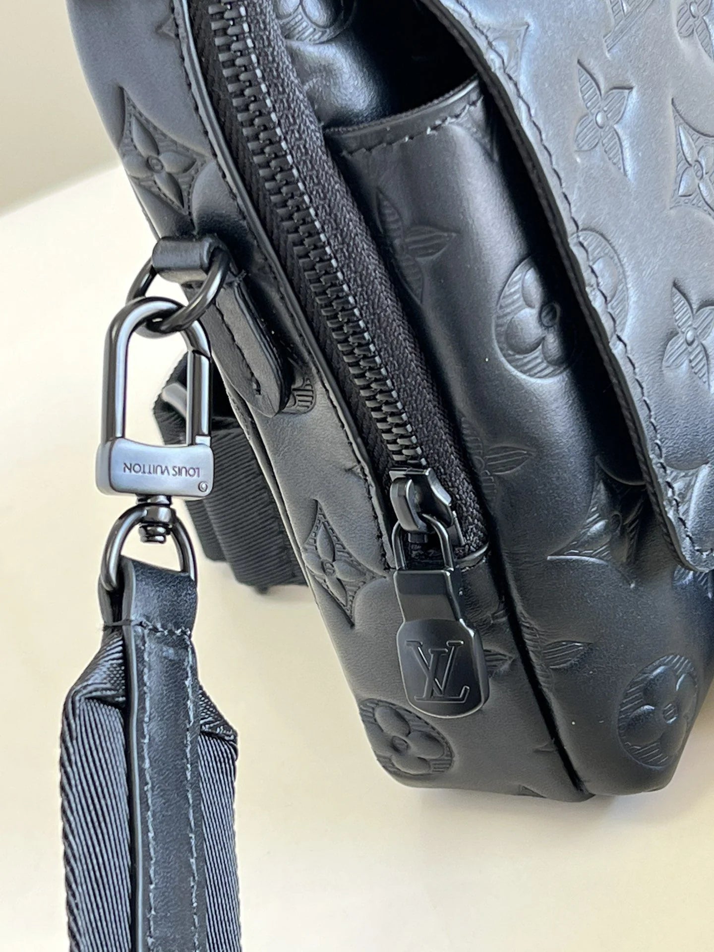 LV BAG M