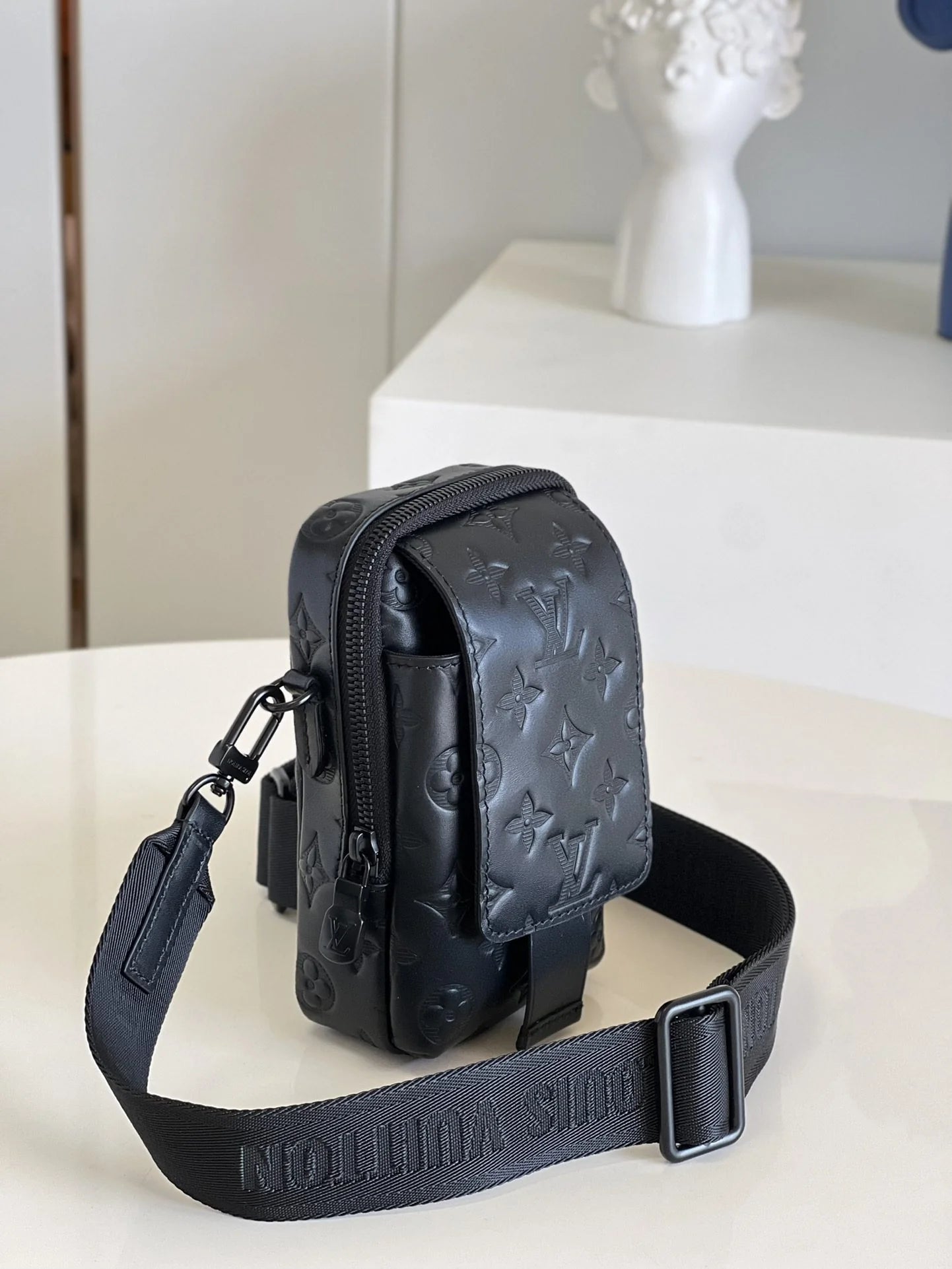 LV BAG M