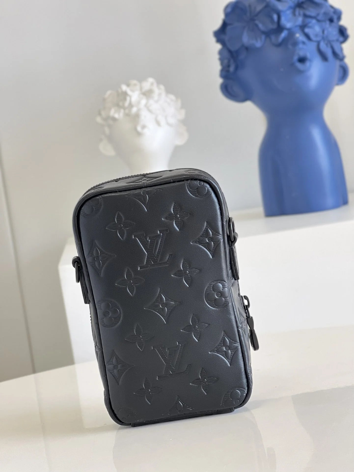 LV BAG M