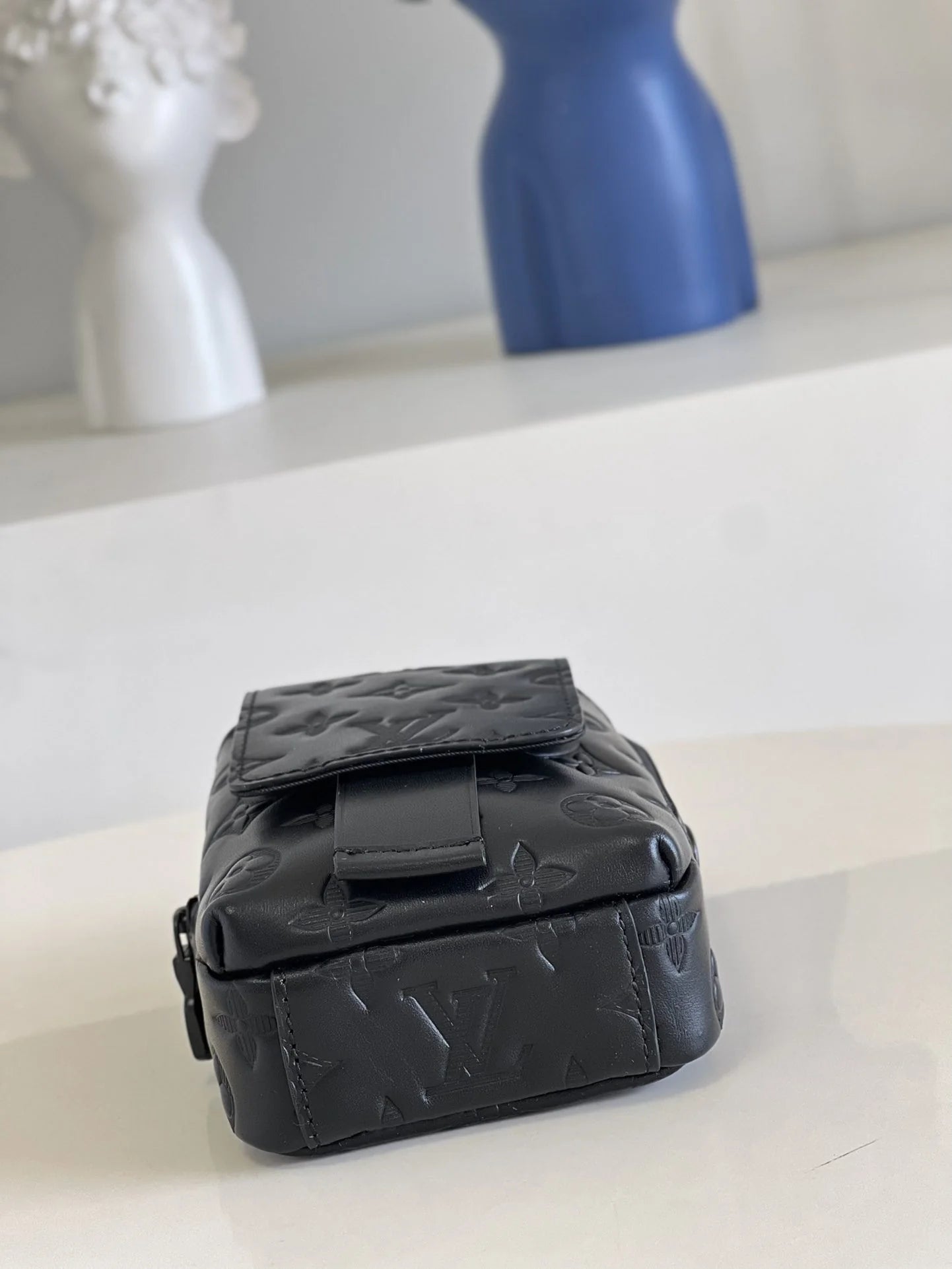 LV BAG M