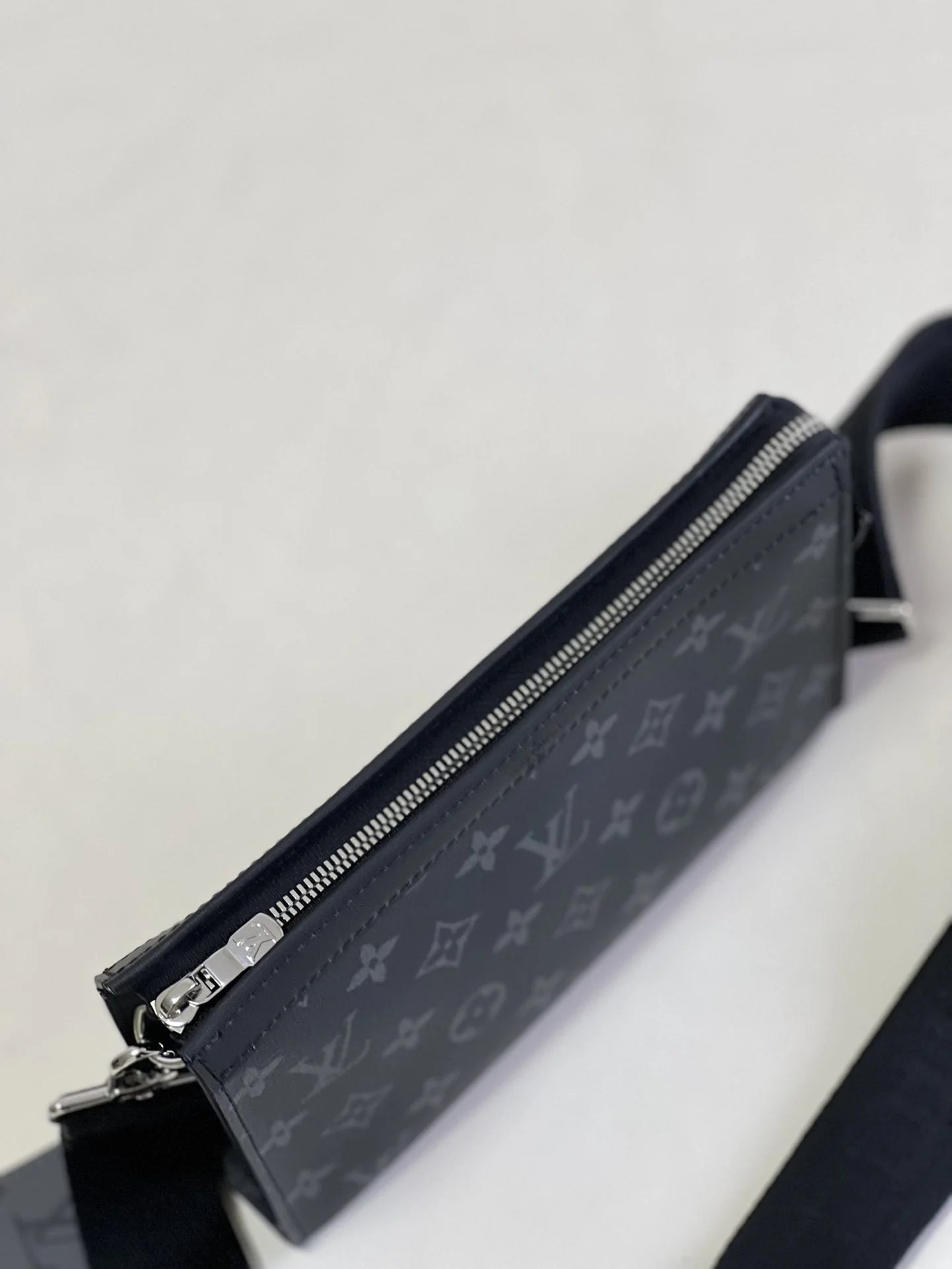 LV BAG M