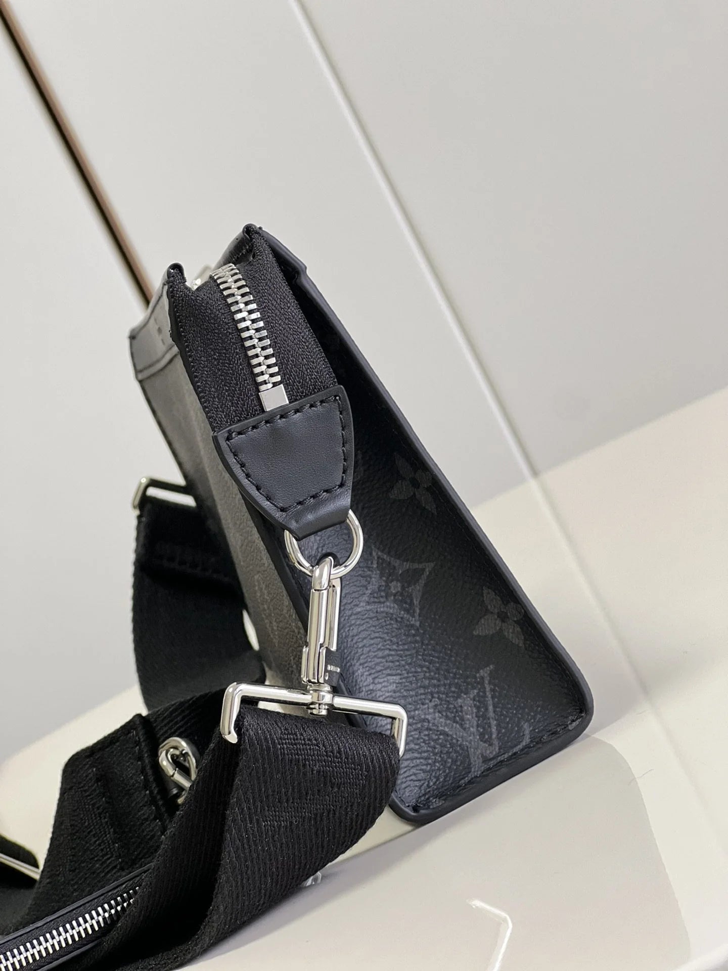 LV BAG M