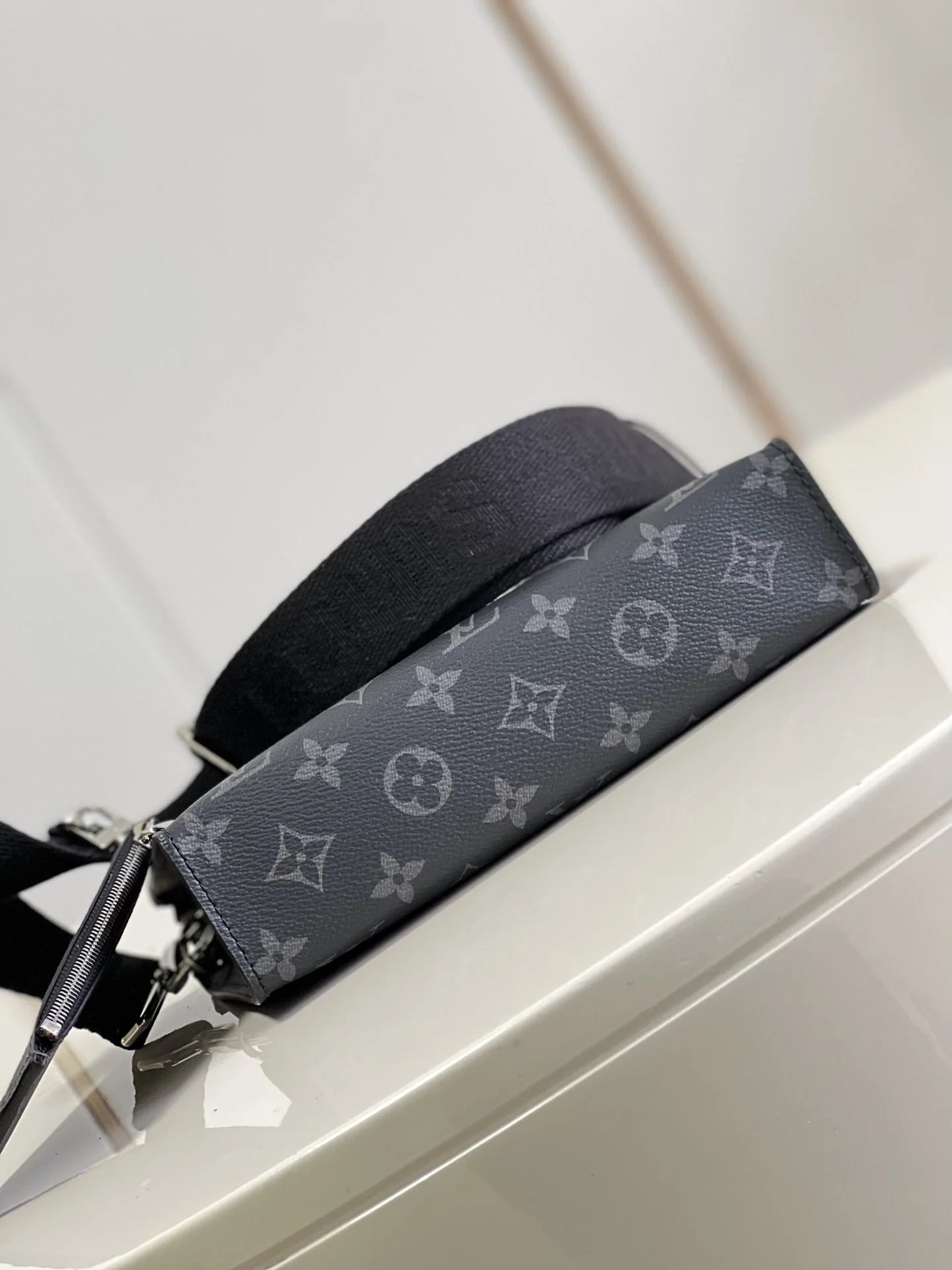 LV BAG M