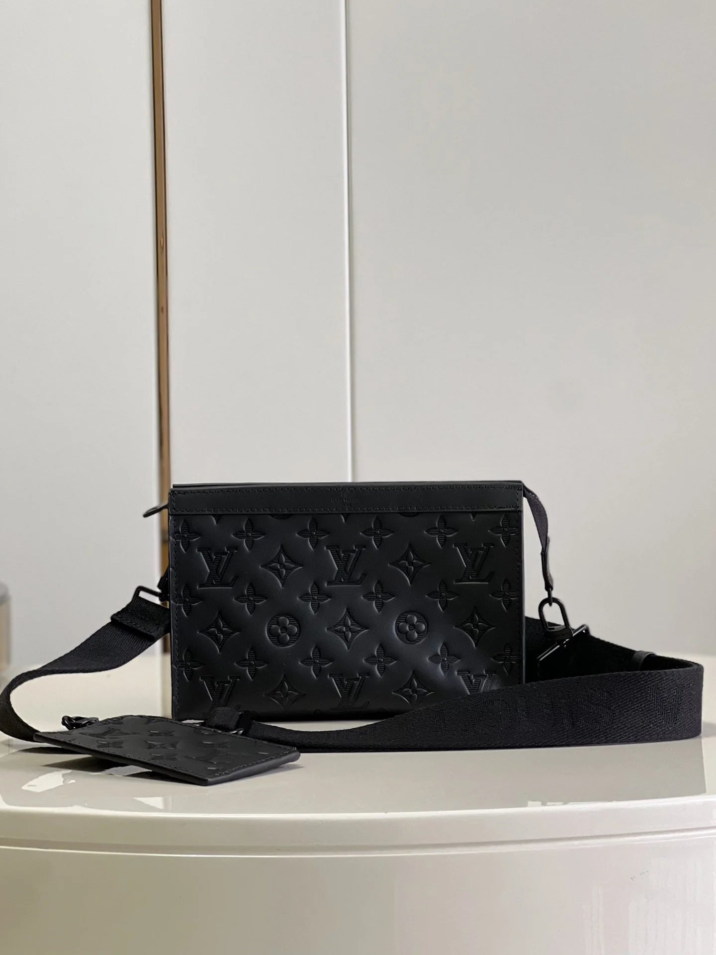 LV BAG M