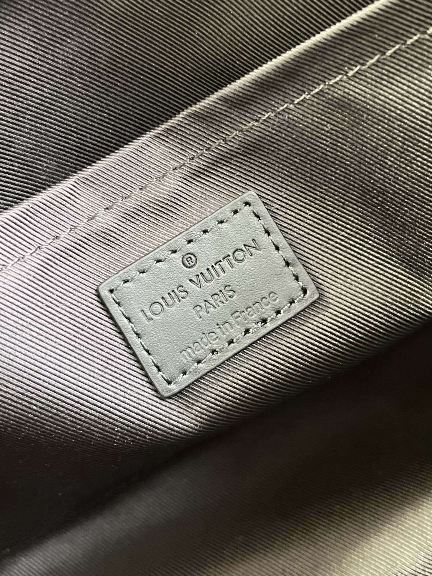 LV BAG M