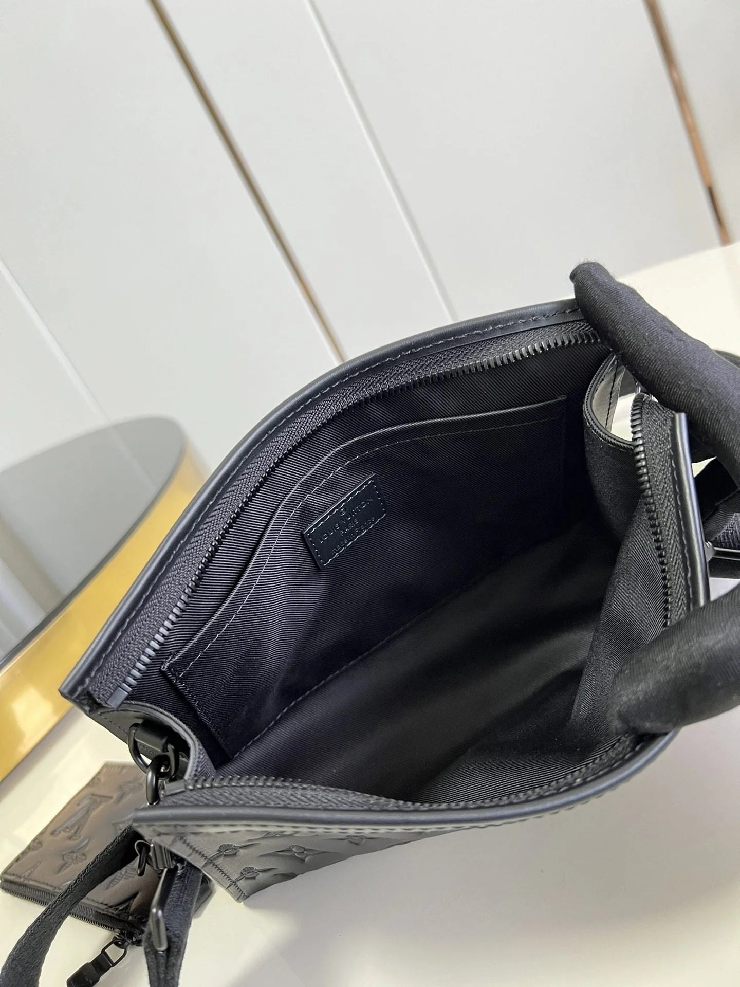 LV BAG M