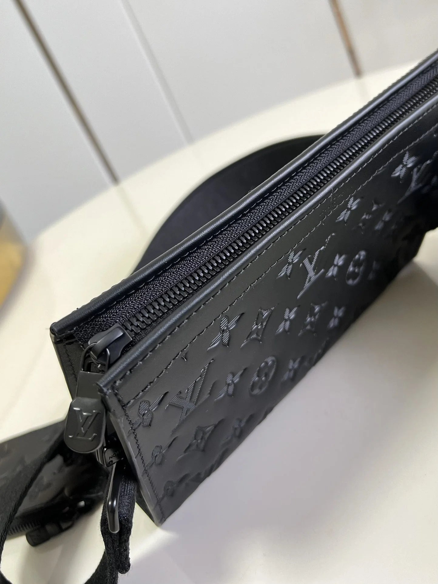 LV BAG M