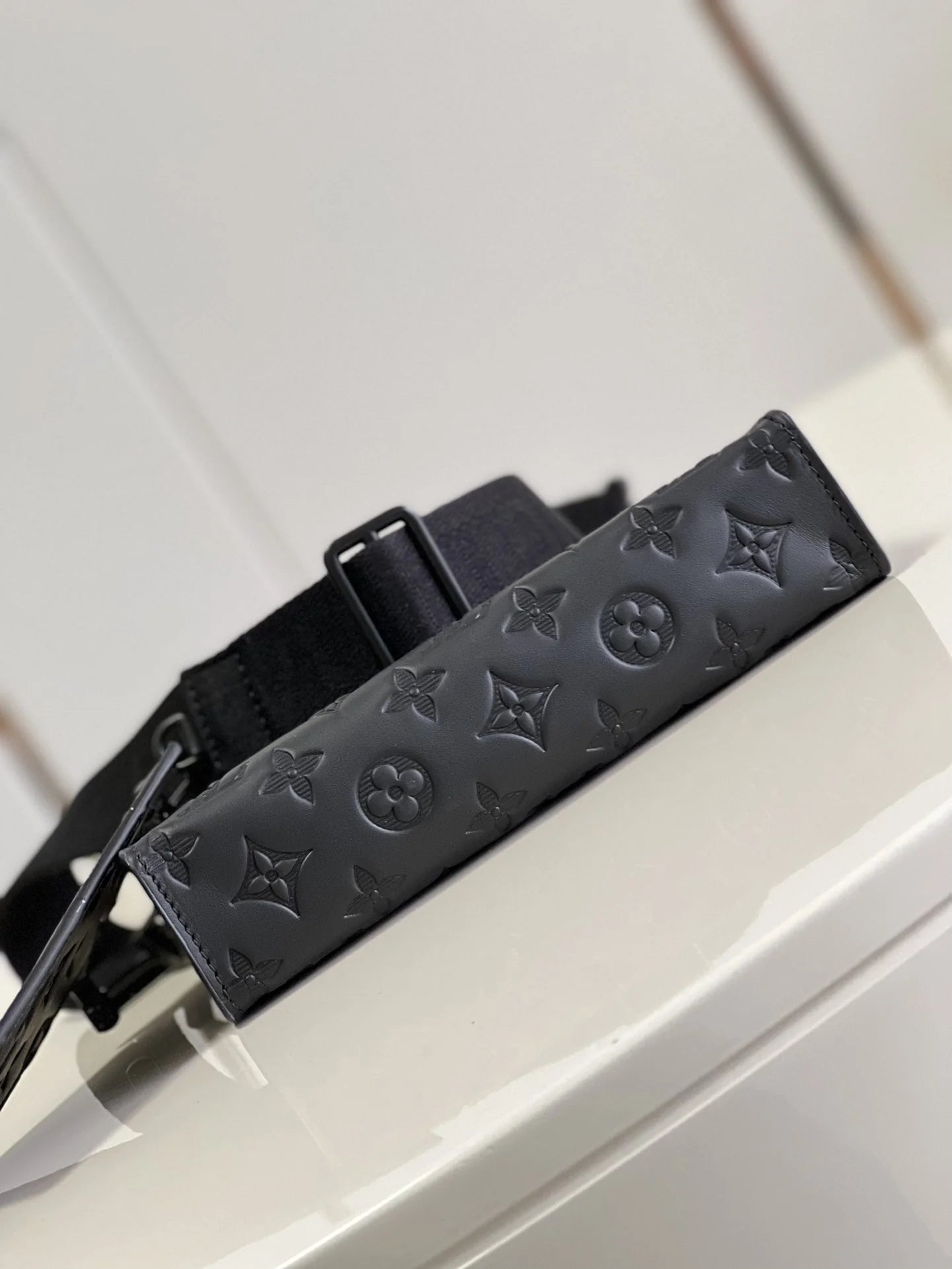 LV BAG M