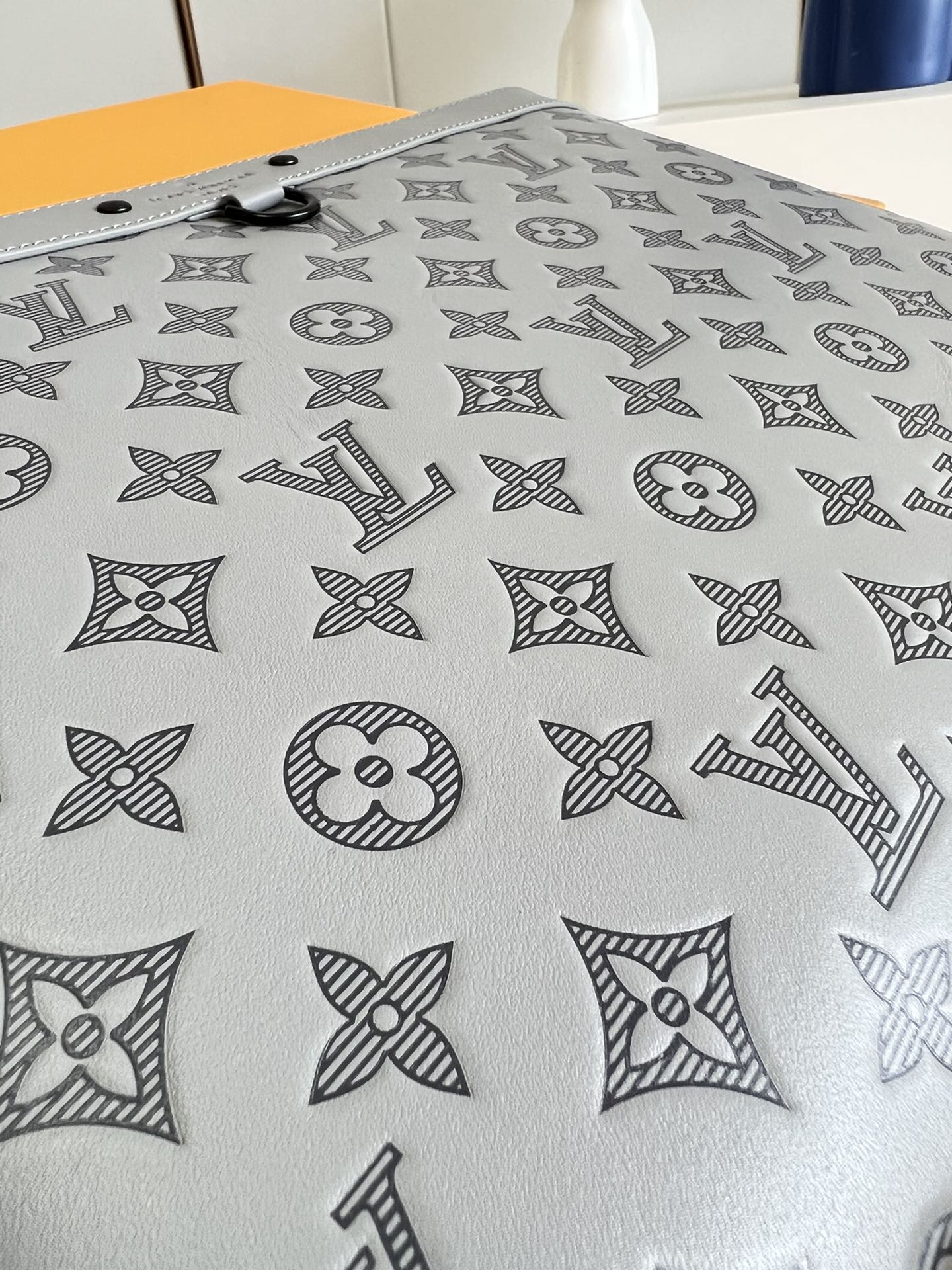 LV BAG M