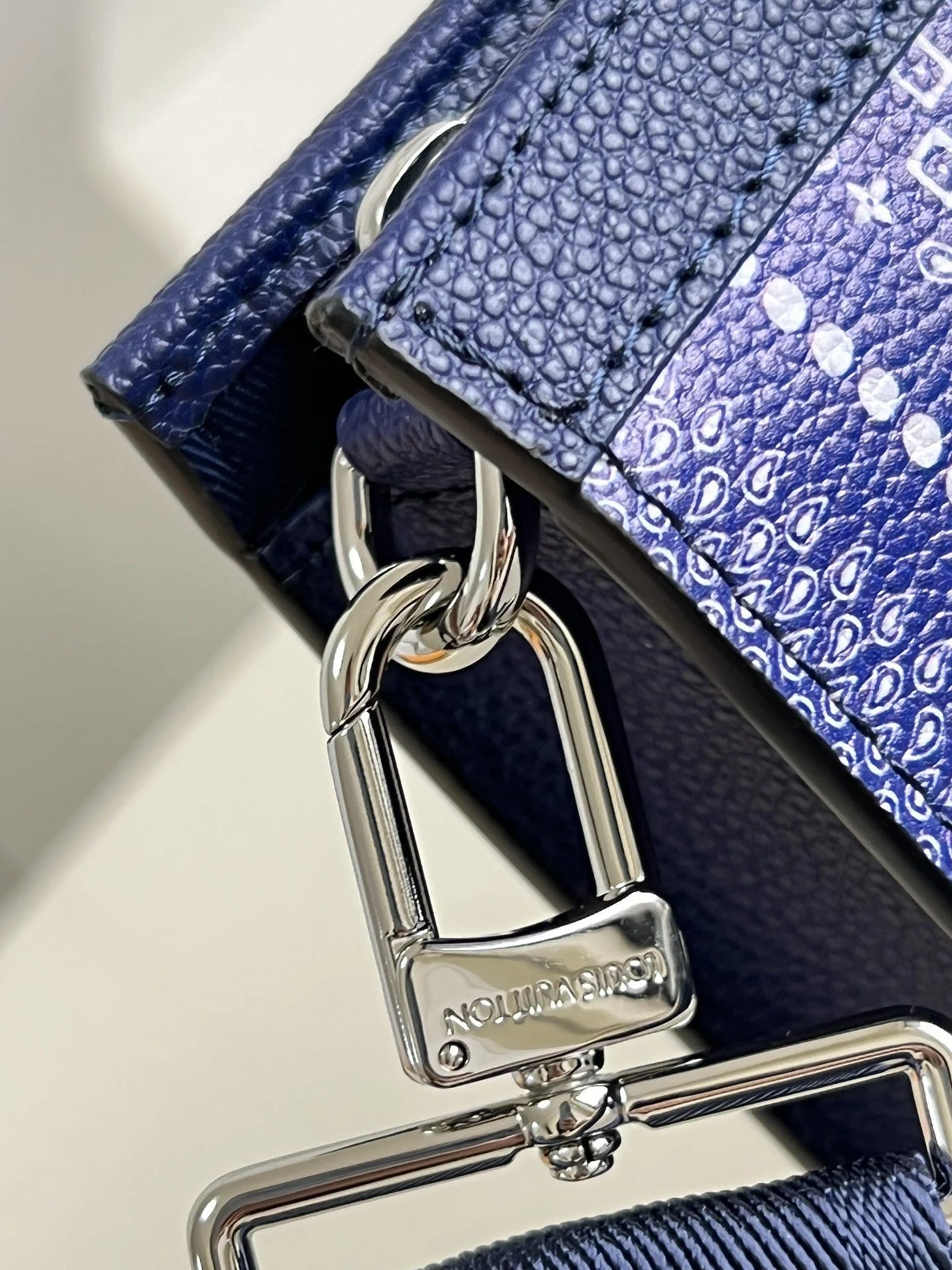 LV BAG M
