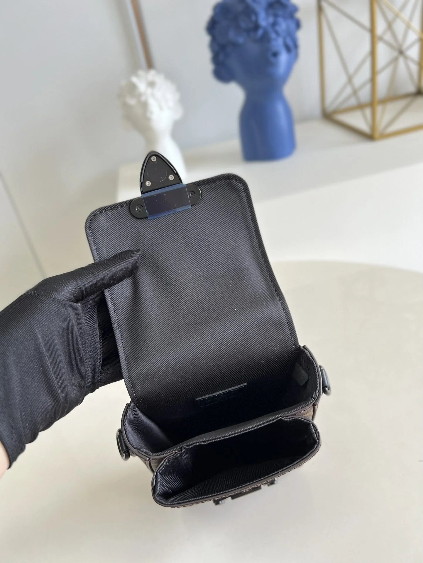 LV BAG M