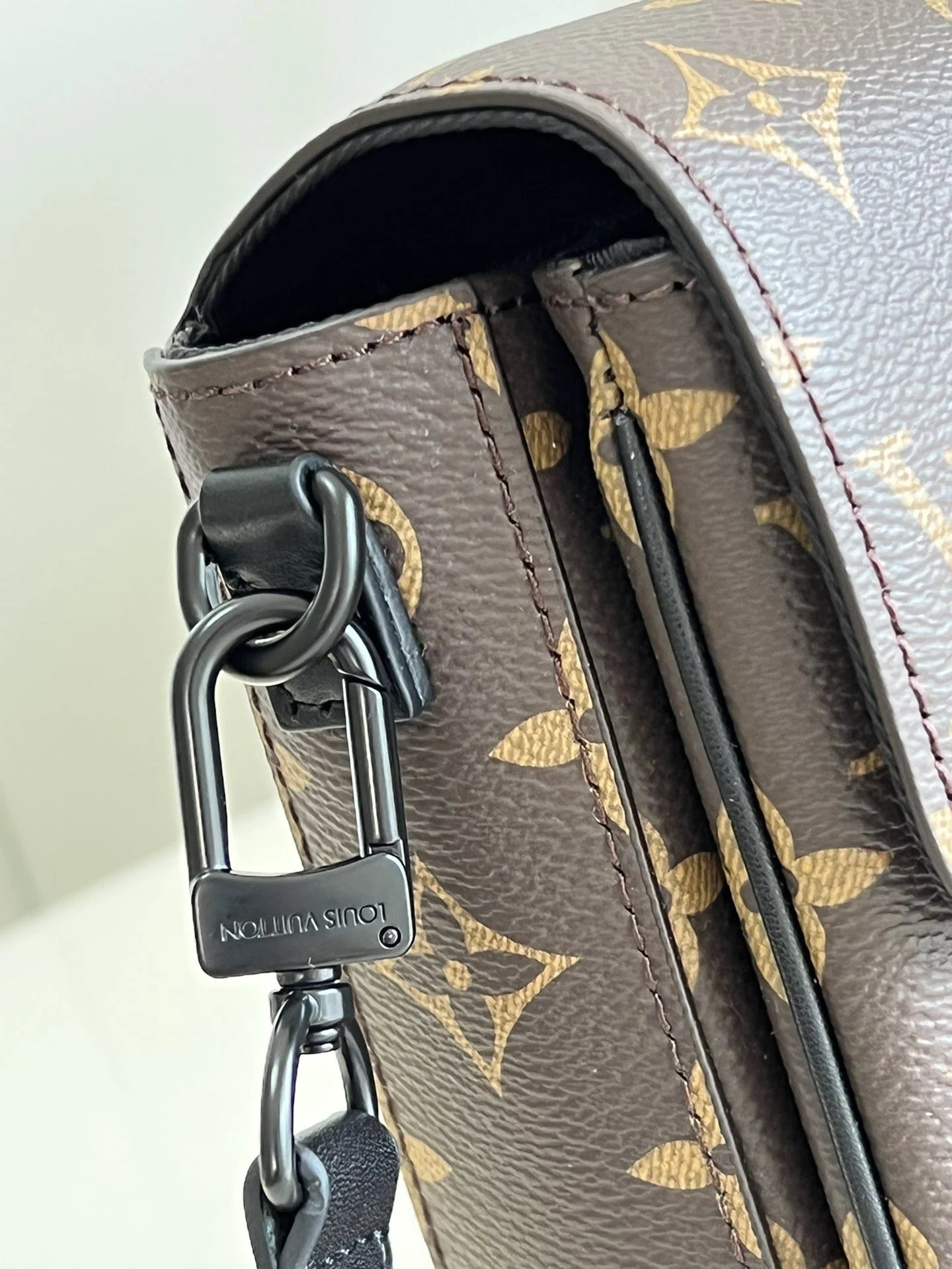 LV BAG M