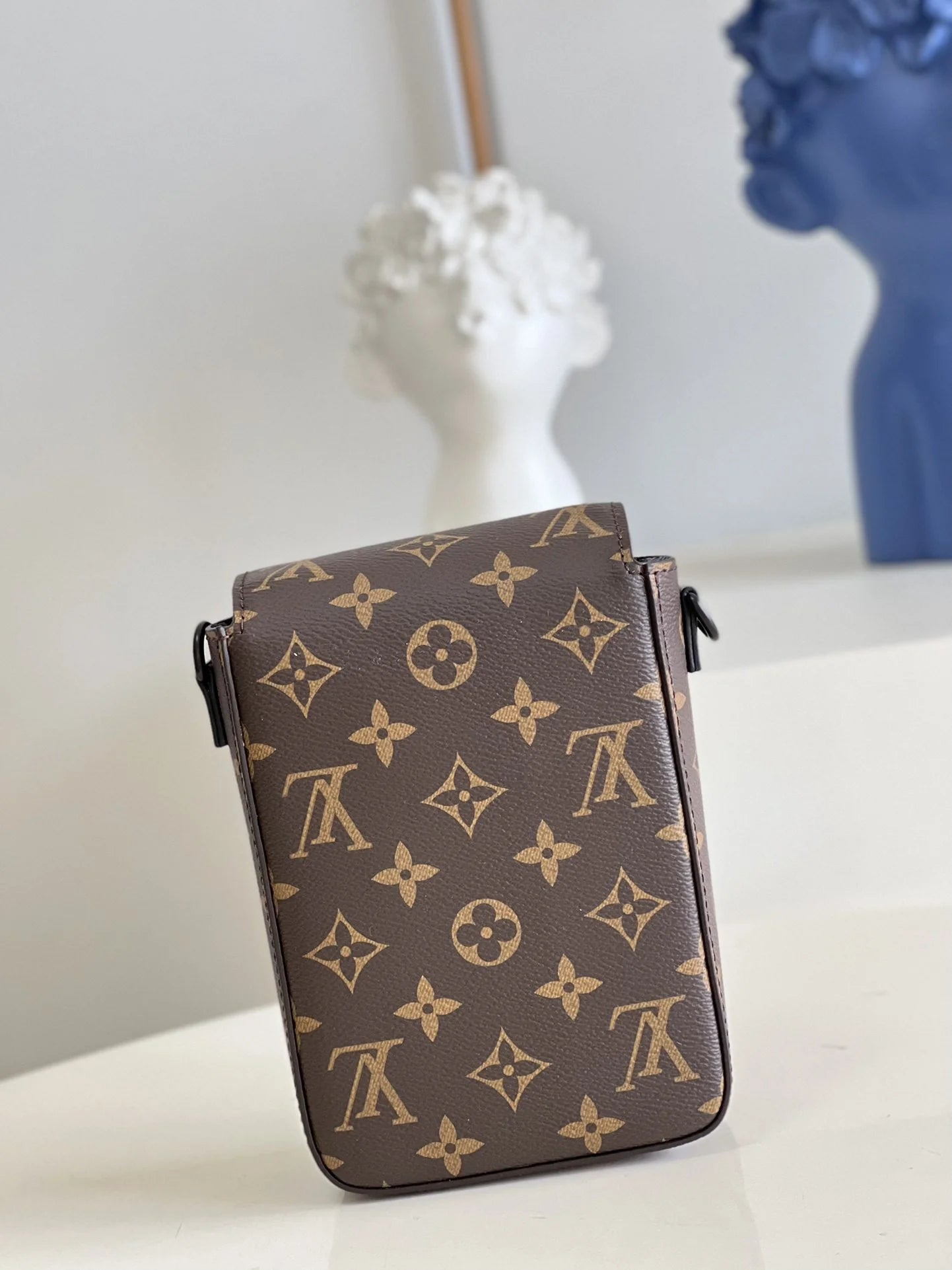 LV BAG M